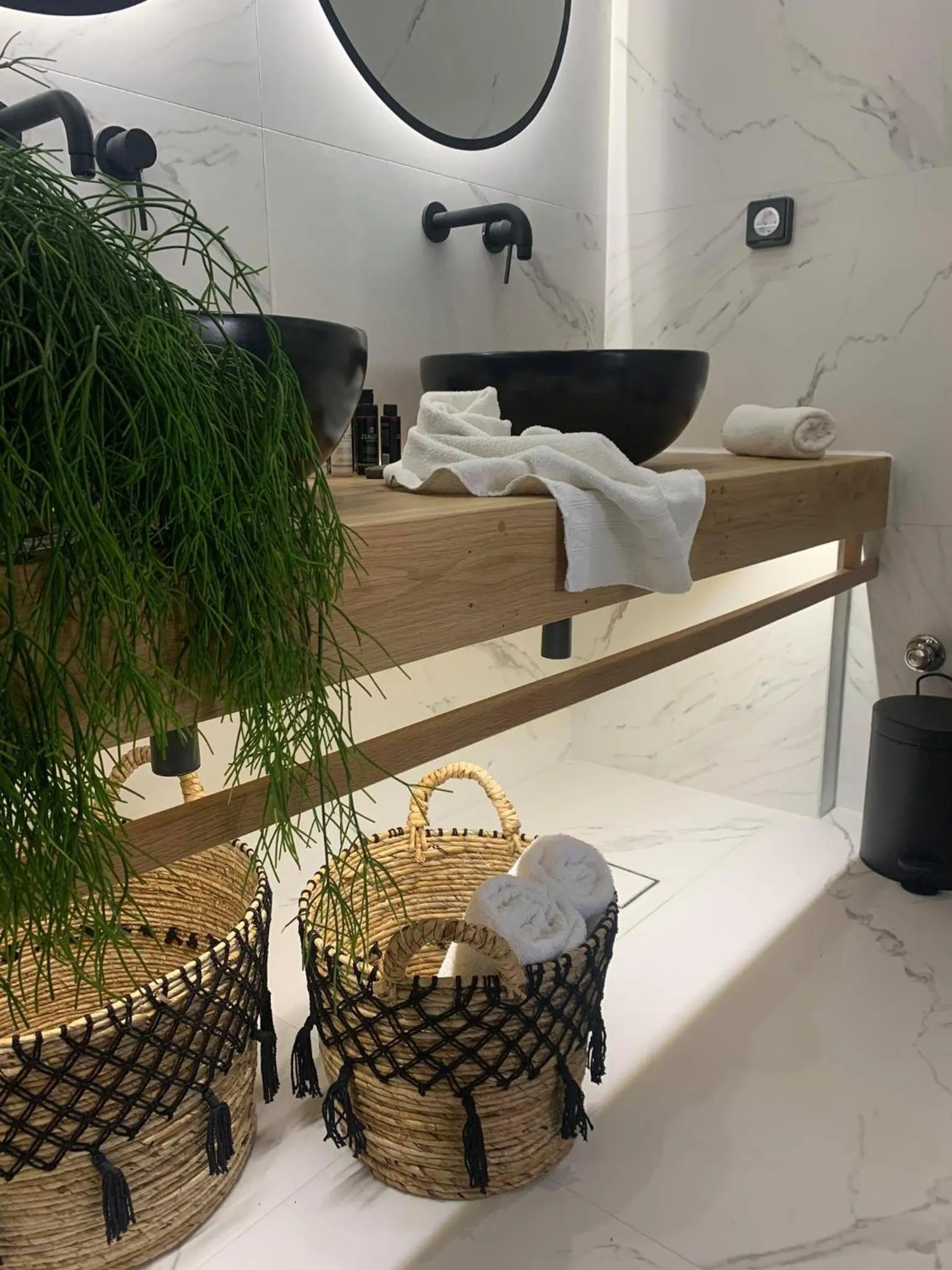 Bathroom, Bed in Hotel Palatia