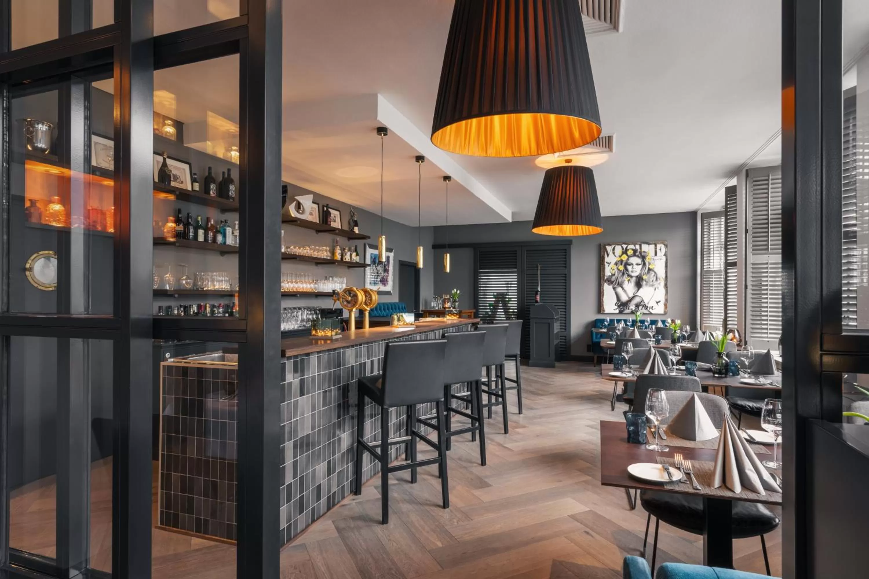 Restaurant/places to eat in Hotel Yachtclub