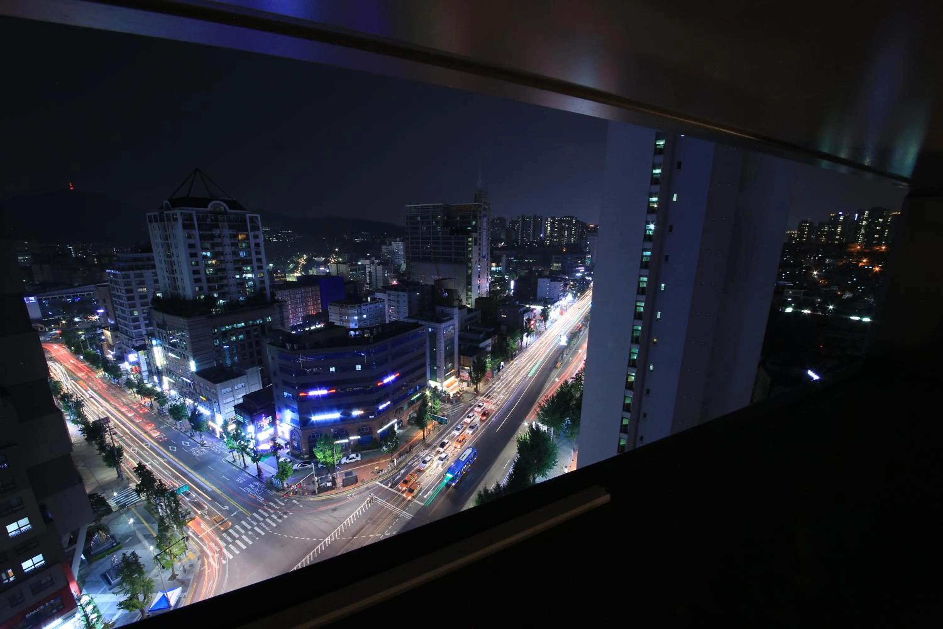 Night in H Avenue Hotel Idae Shinchon