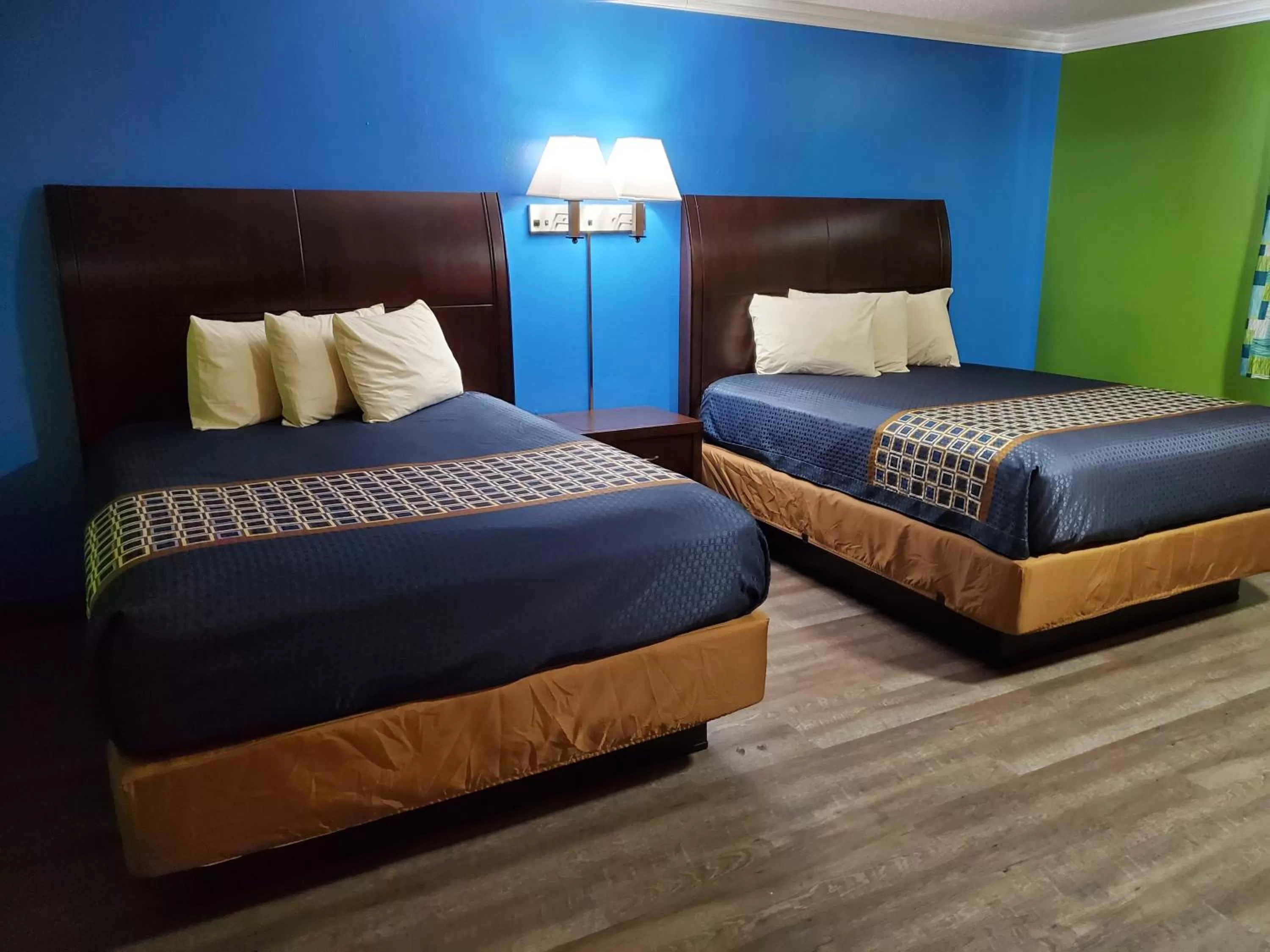 Bedroom, Bed in Amber Inn