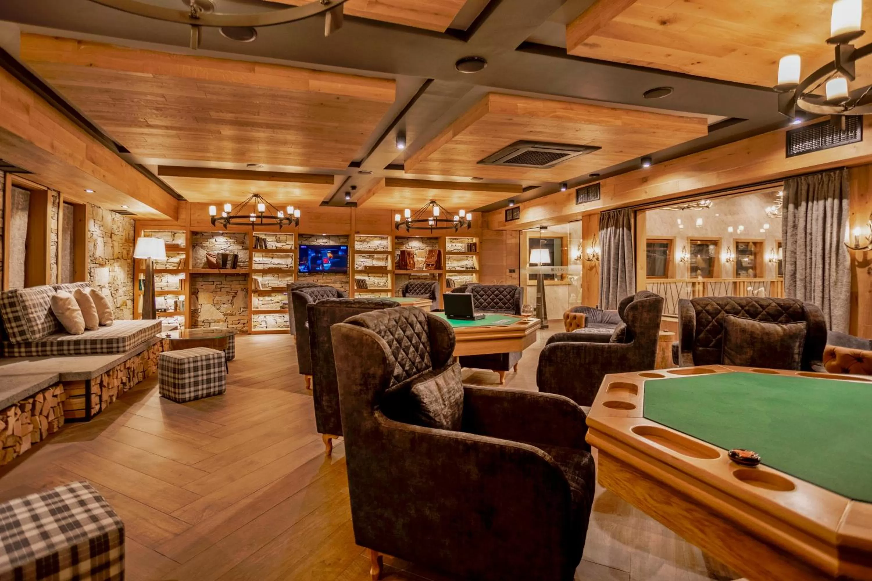 Lounge or bar in Kashmir Wellness & SPA Hotel Adults Only