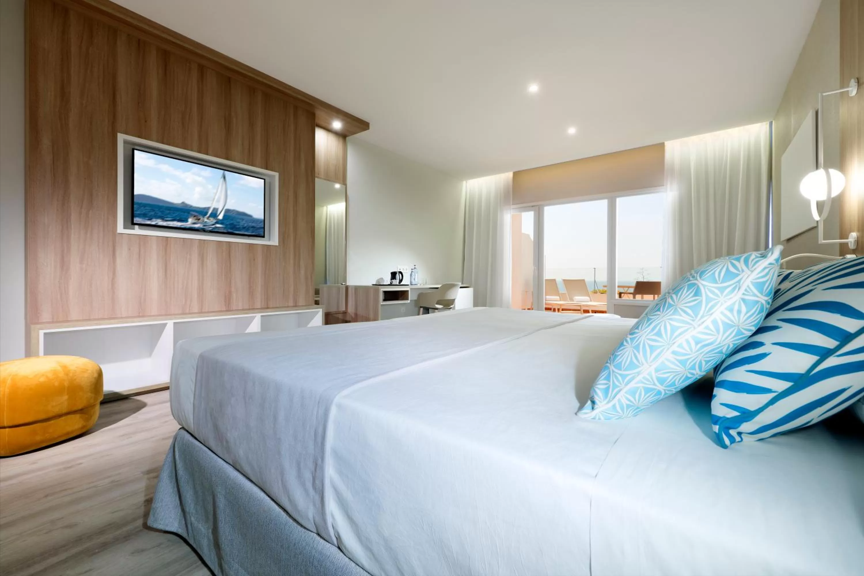 TV and multimedia, Bed in Hotel Benalma Costa del Sol