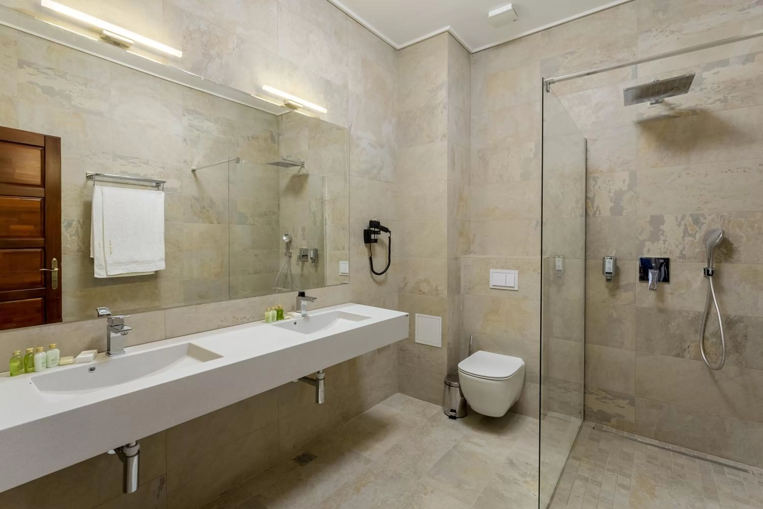 Shower in Lahovary Palace Hotel