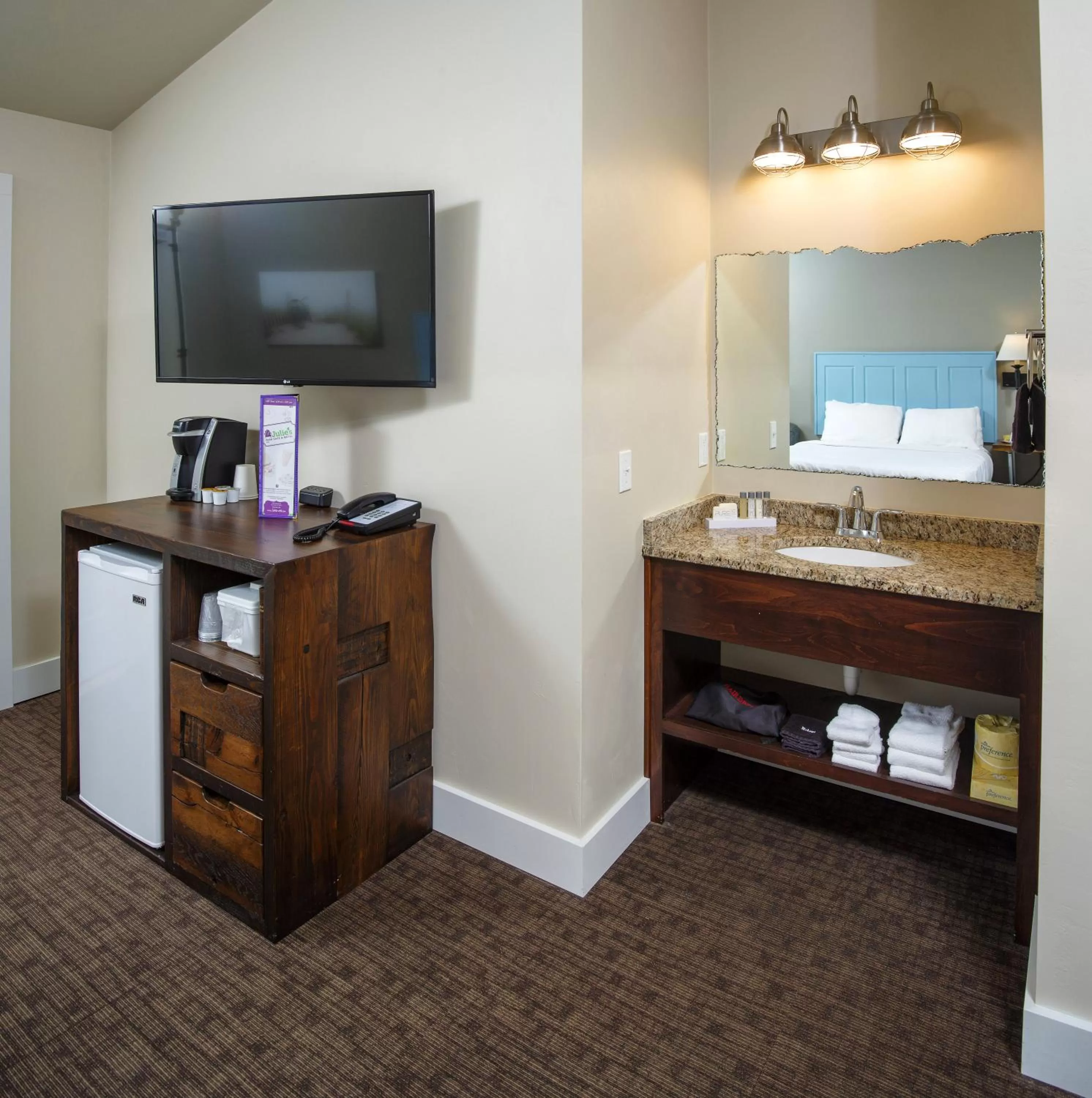 Photo of the whole room, Bathroom in Julie's Park Cafe & Motel