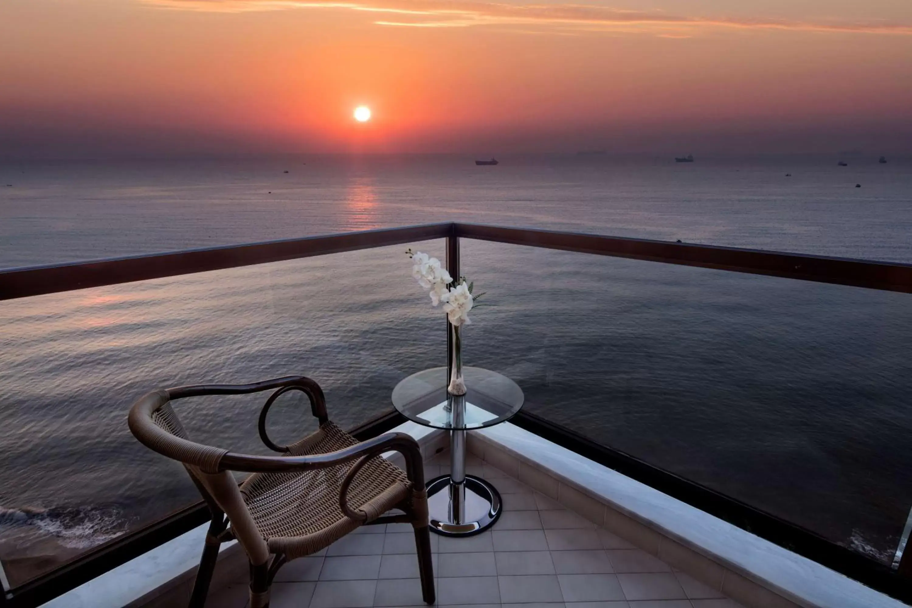 Two-Bedroom Connecting Family Room with Sea and Port View in Mersin HiltonSA Two-Bedroom Connecting Family Room with Sea and Port View in Mersin HiltonSA