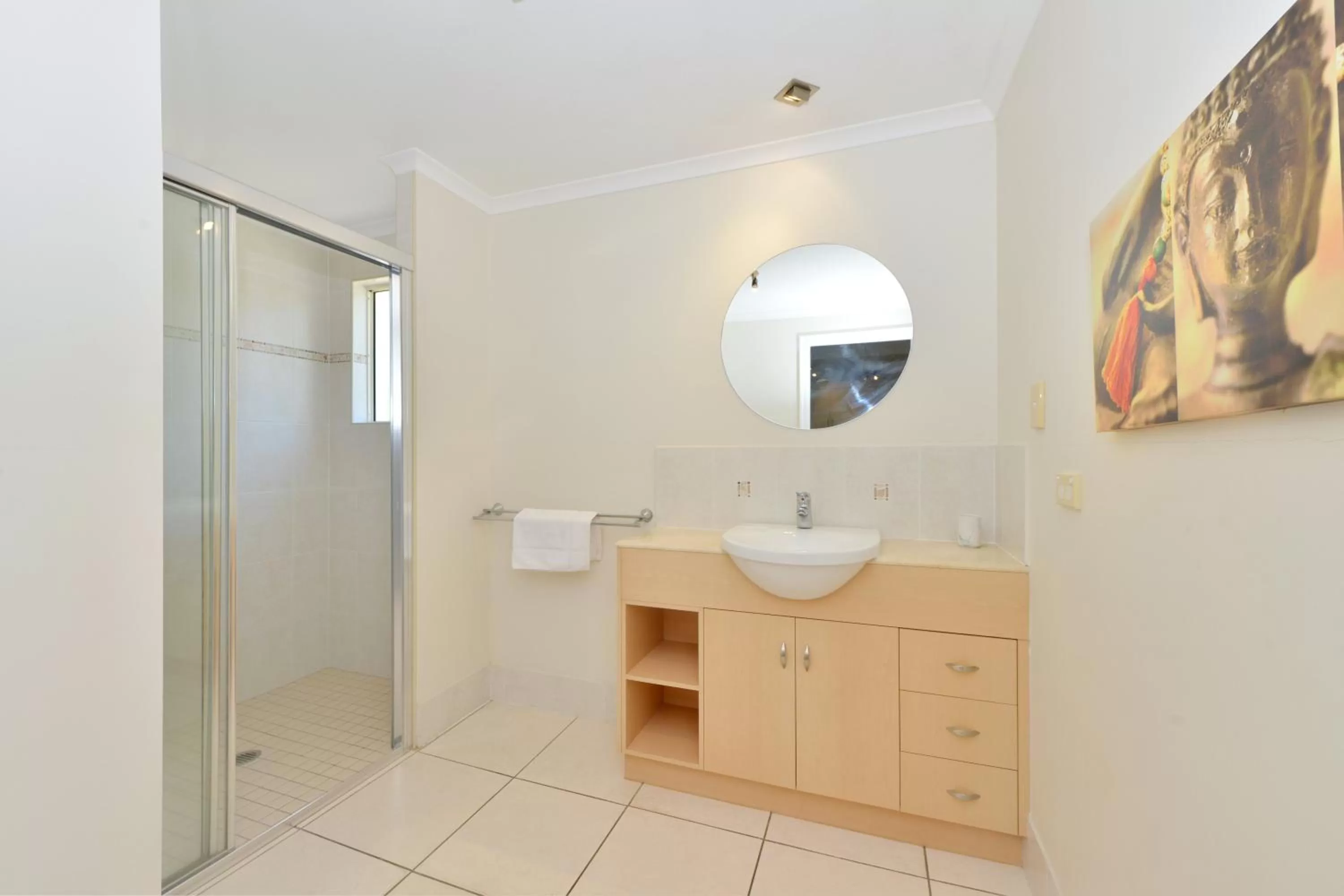 Shower in Bellevue At Trinity Beach