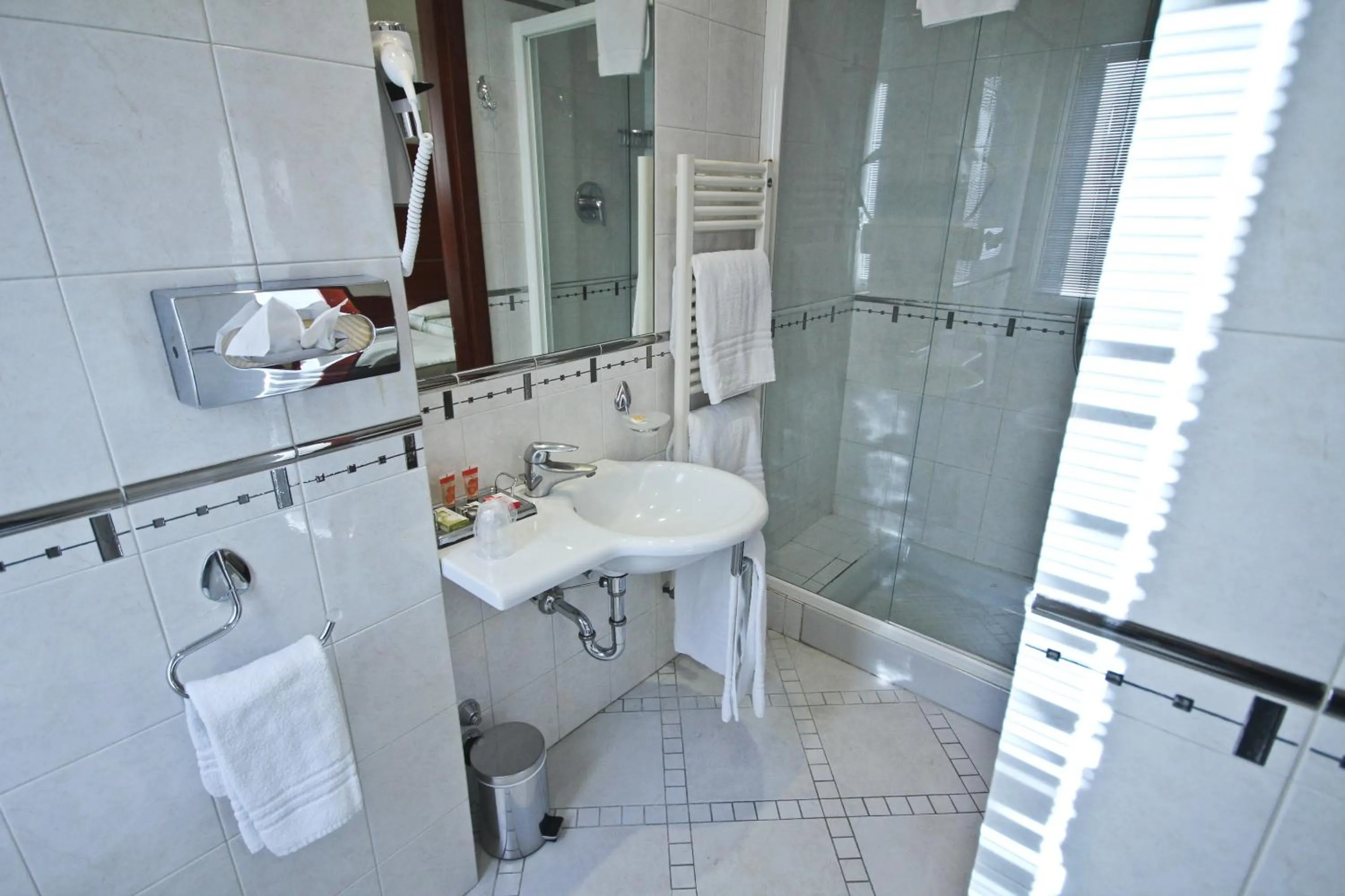 Bathroom in Millennhotel