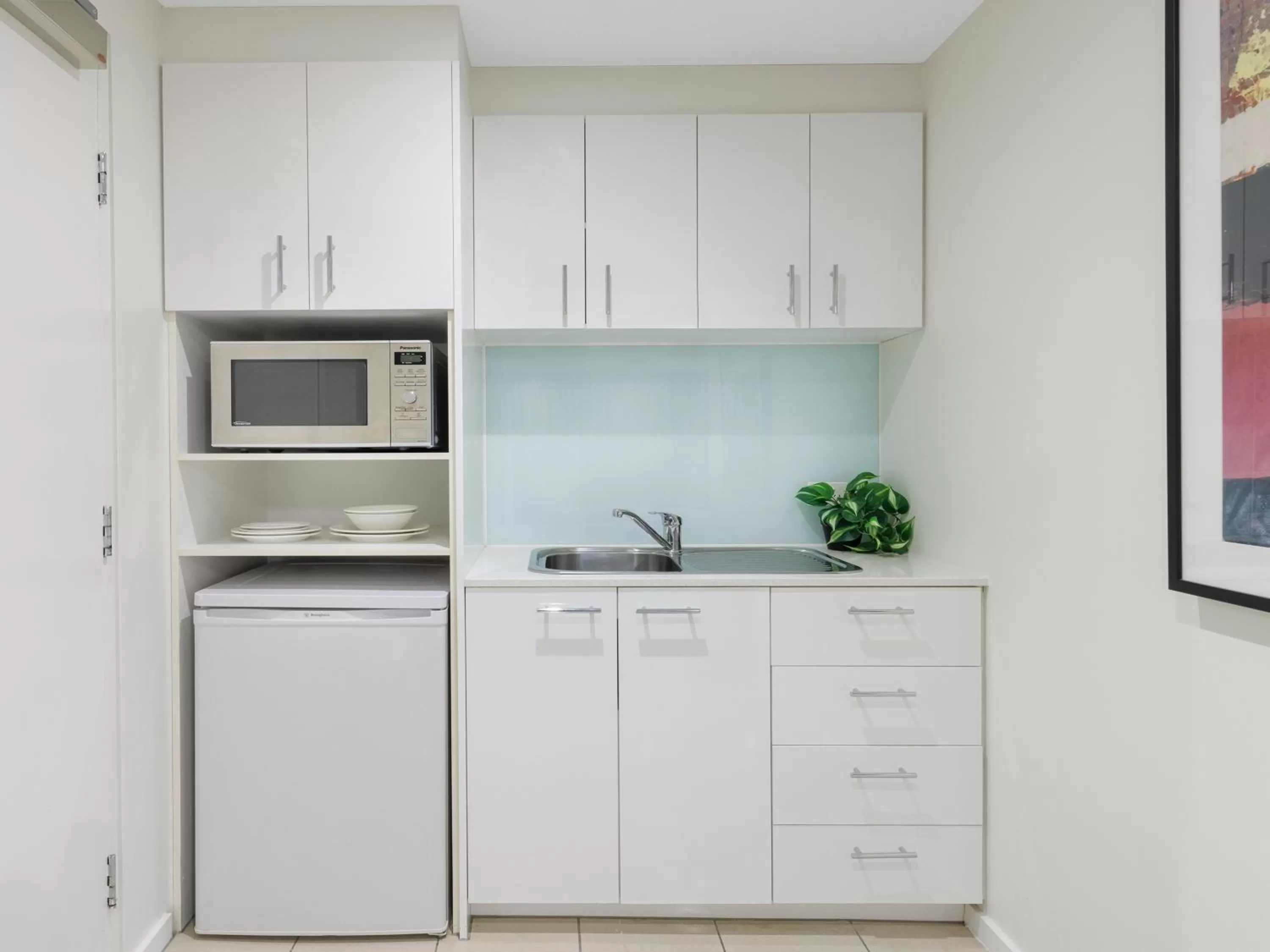 Kitchen or kitchenette in Brady Apartment Hotel Flinders Street