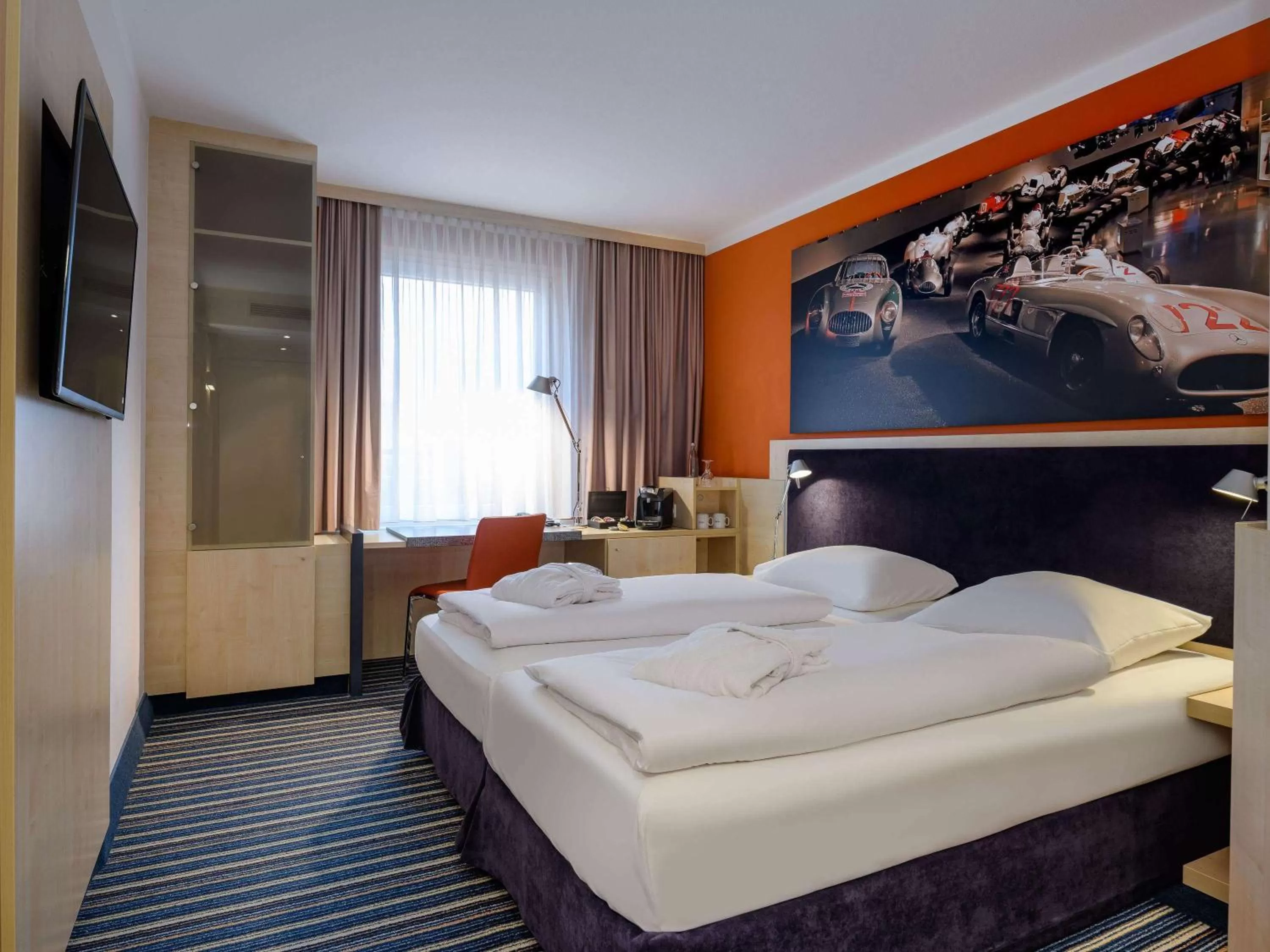 Photo of the whole room, Bed in Mercure Stuttgart City Center