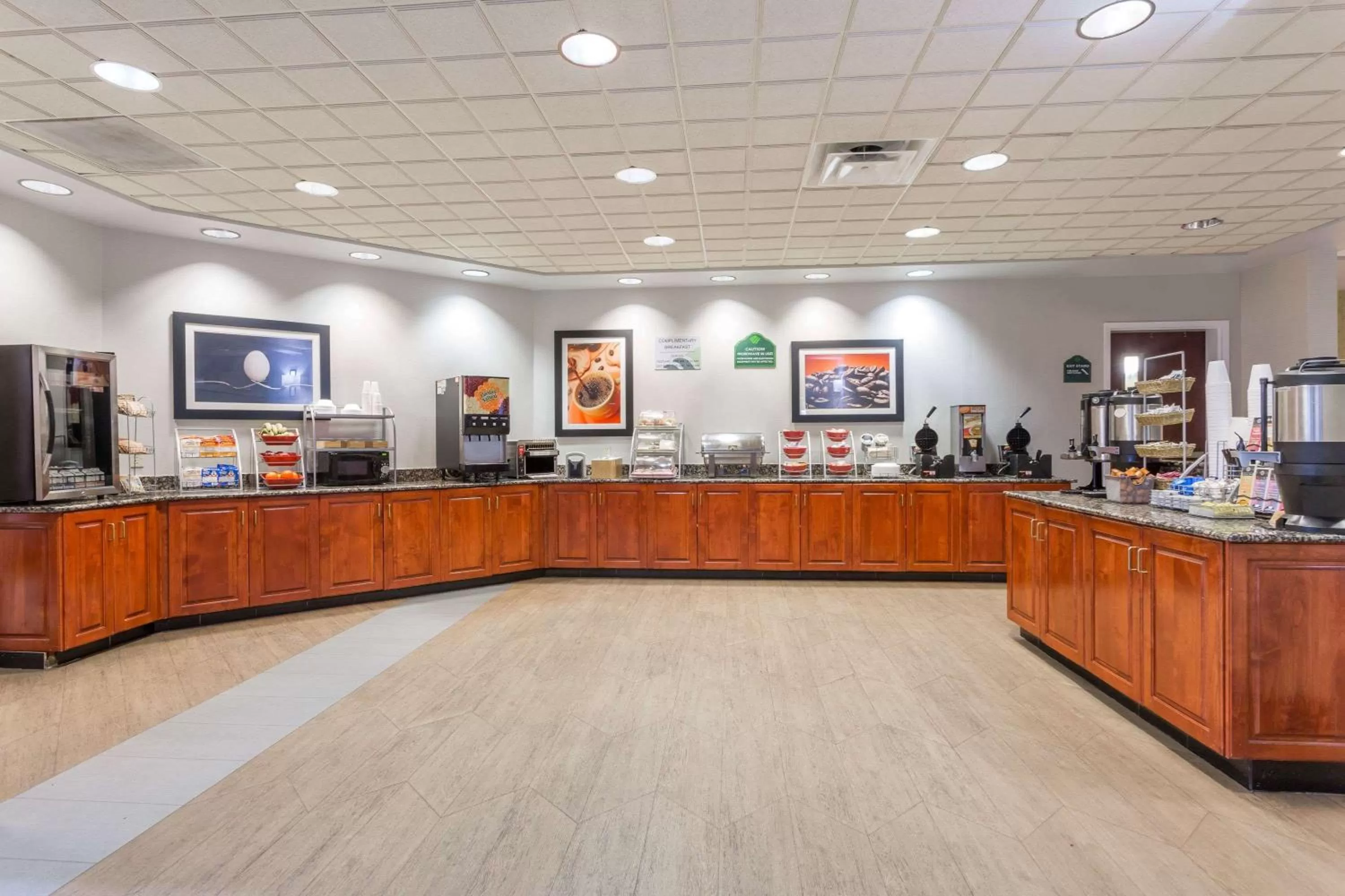 Restaurant/places to eat in Wingate by Wyndham Chesapeake