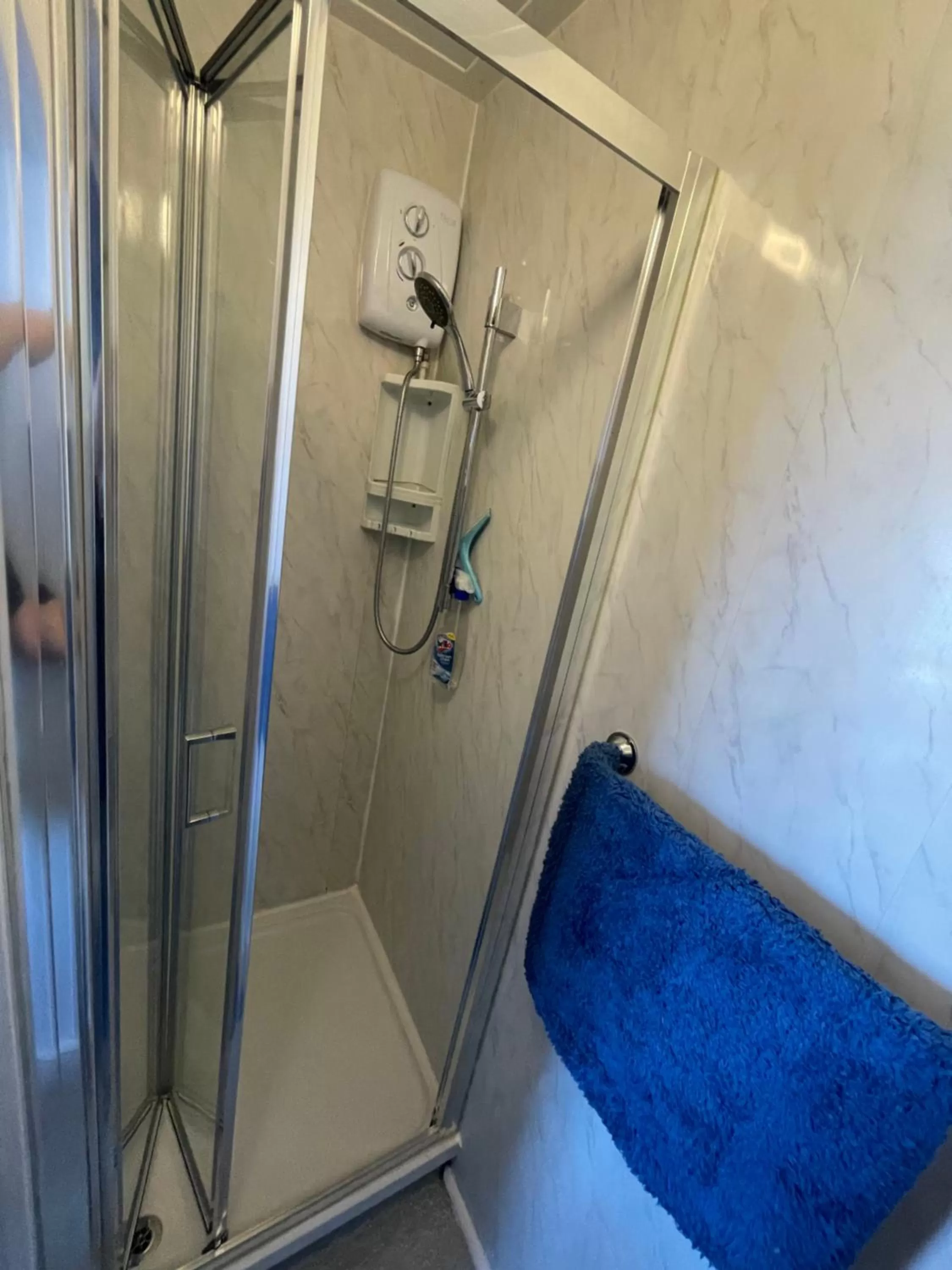 Shower in Ivydene Guest House