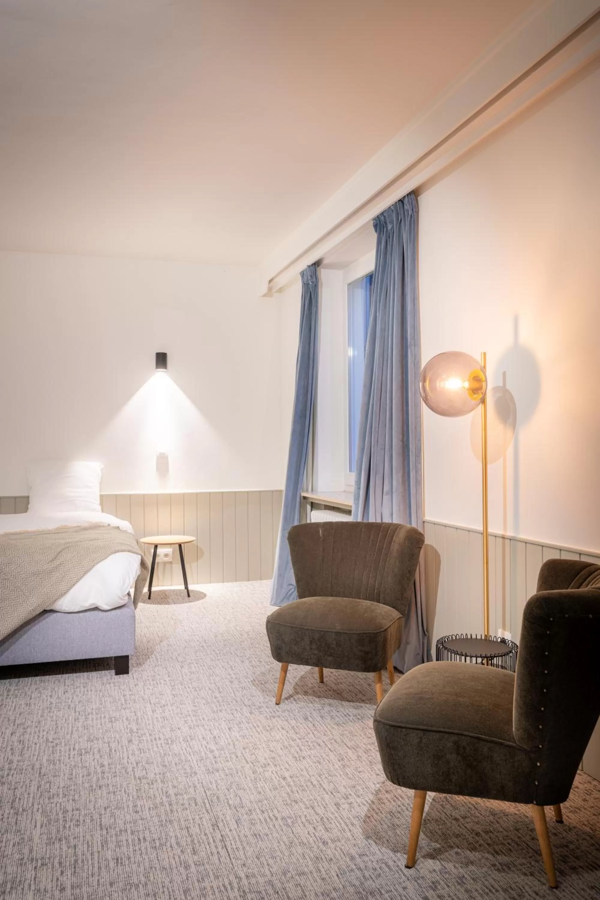 Living room, Bed in Hotel Augustyn Brugge