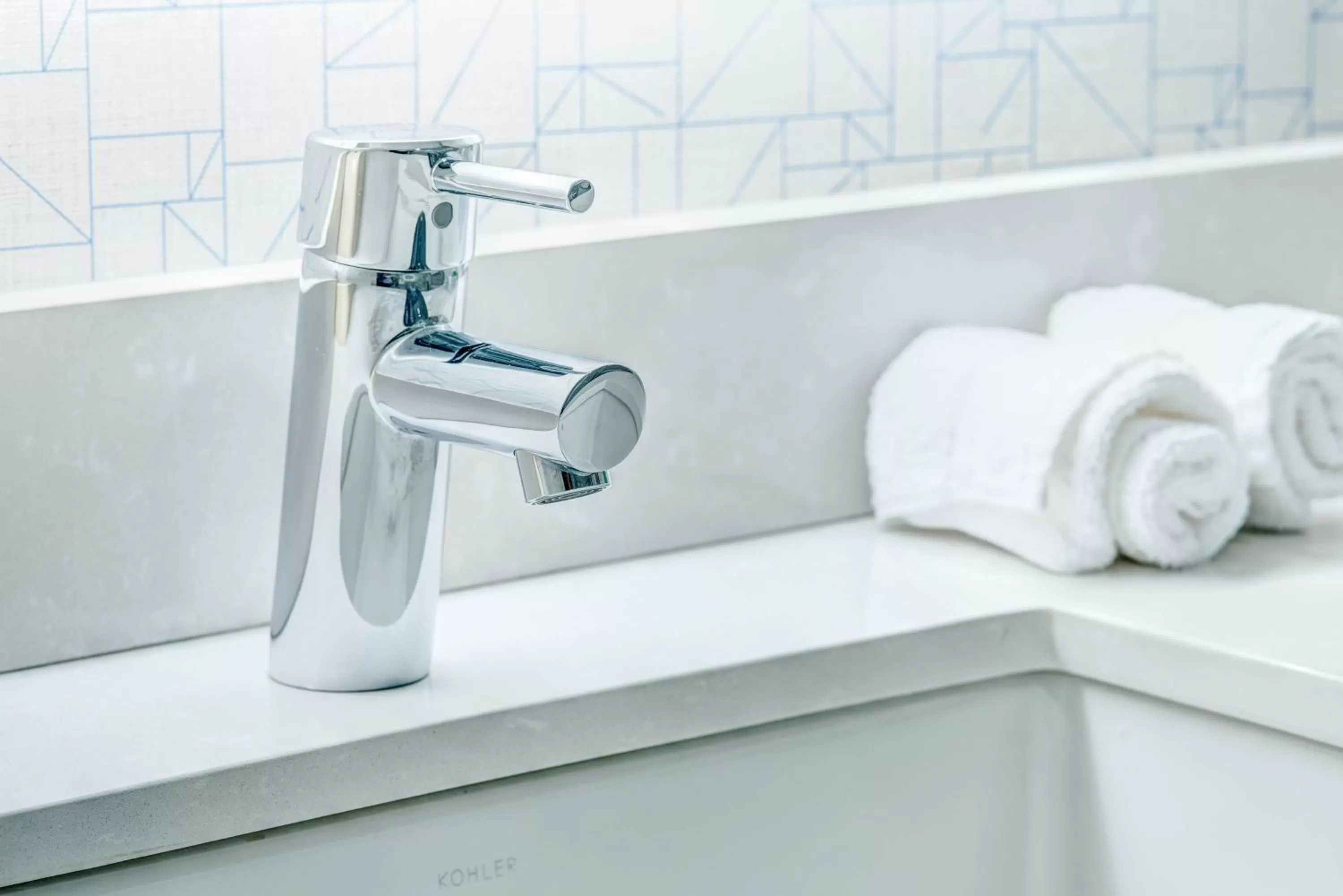 Property building in Holiday Inn Express Woodbridge by IHG