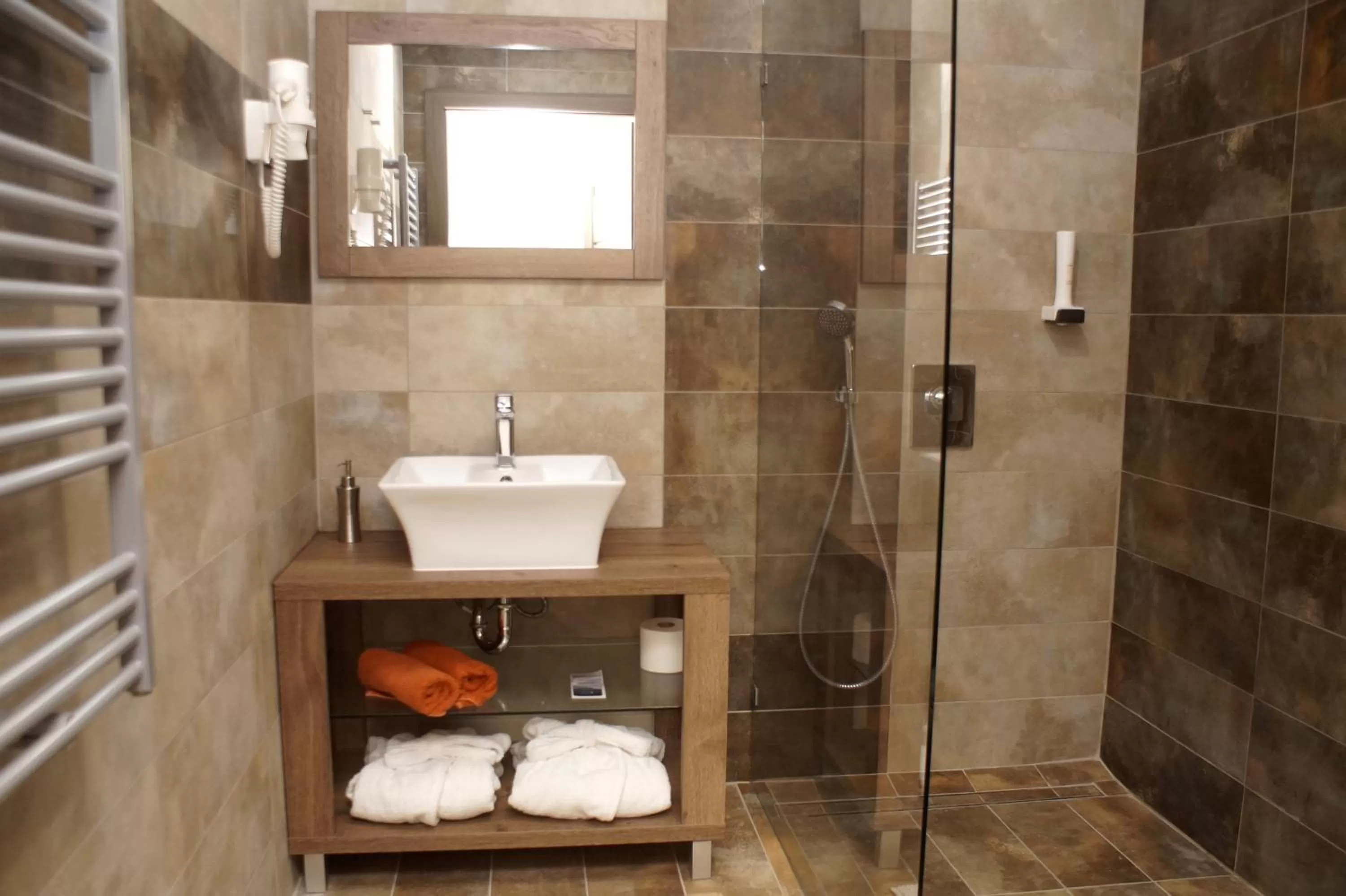 Bathroom in Fitromax Sportpanzió Ajka