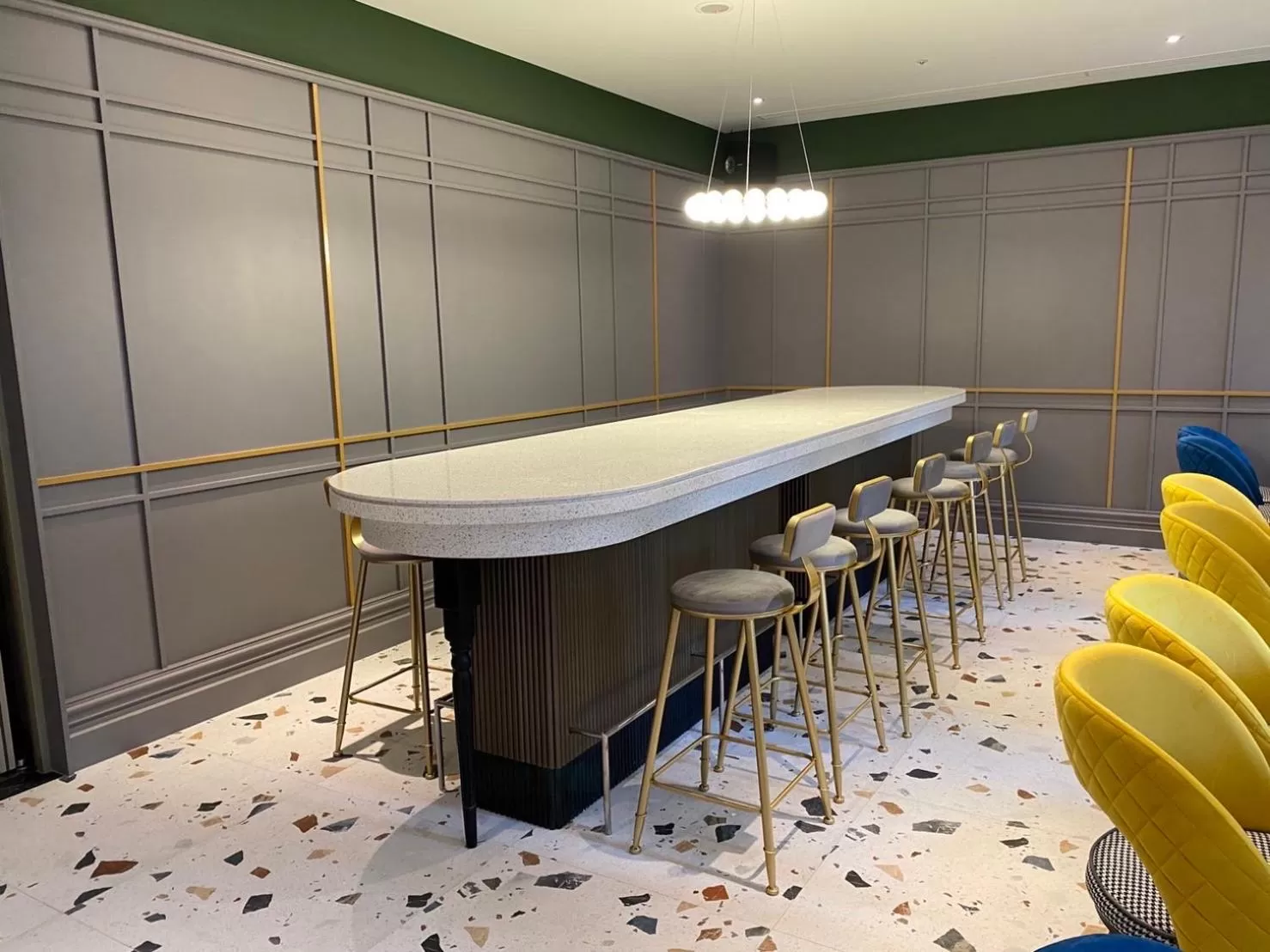 Restaurant/places to eat in Tenz Go Hotel