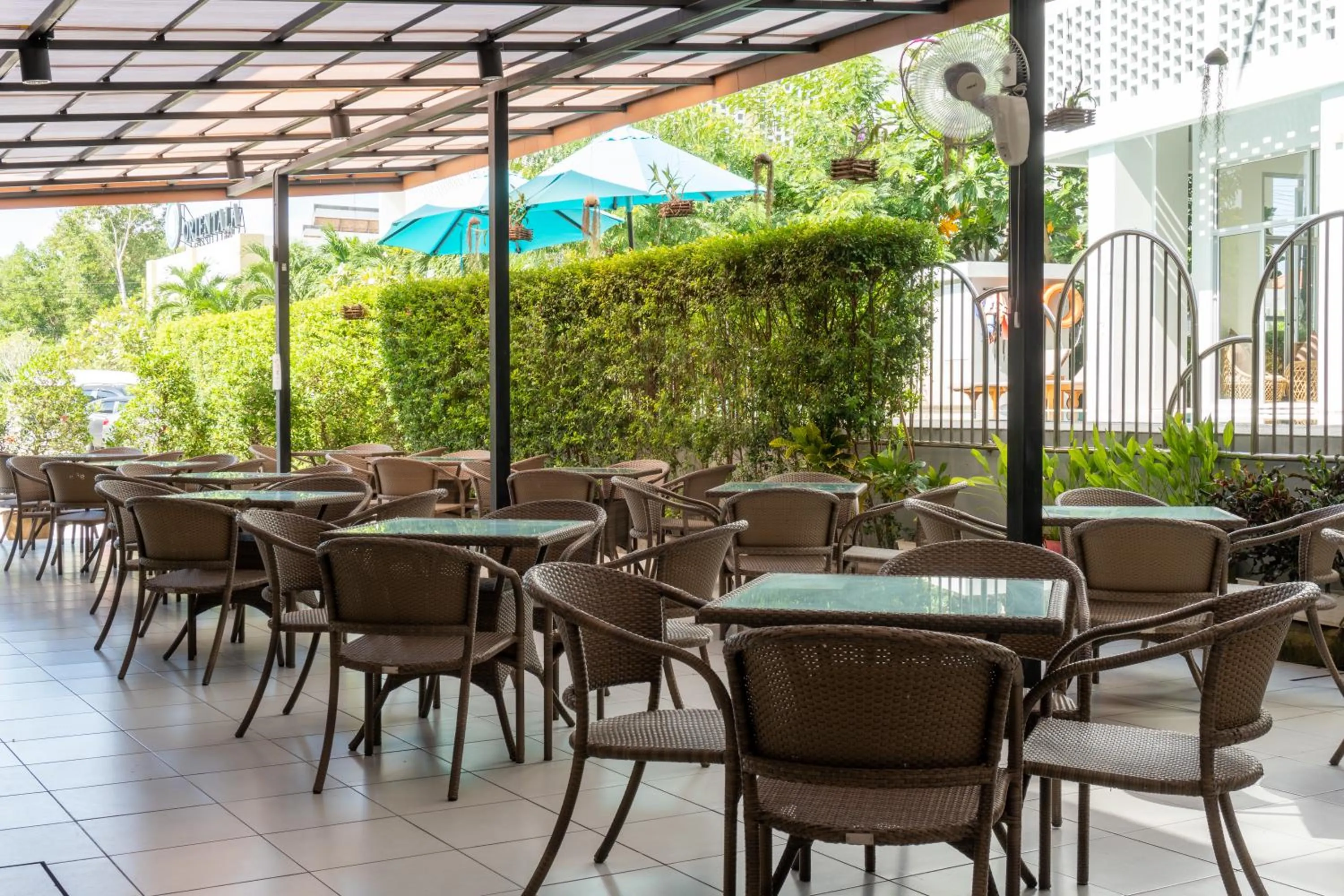 Restaurant/places to eat in Recenta Phuket Suanluang by Deevana