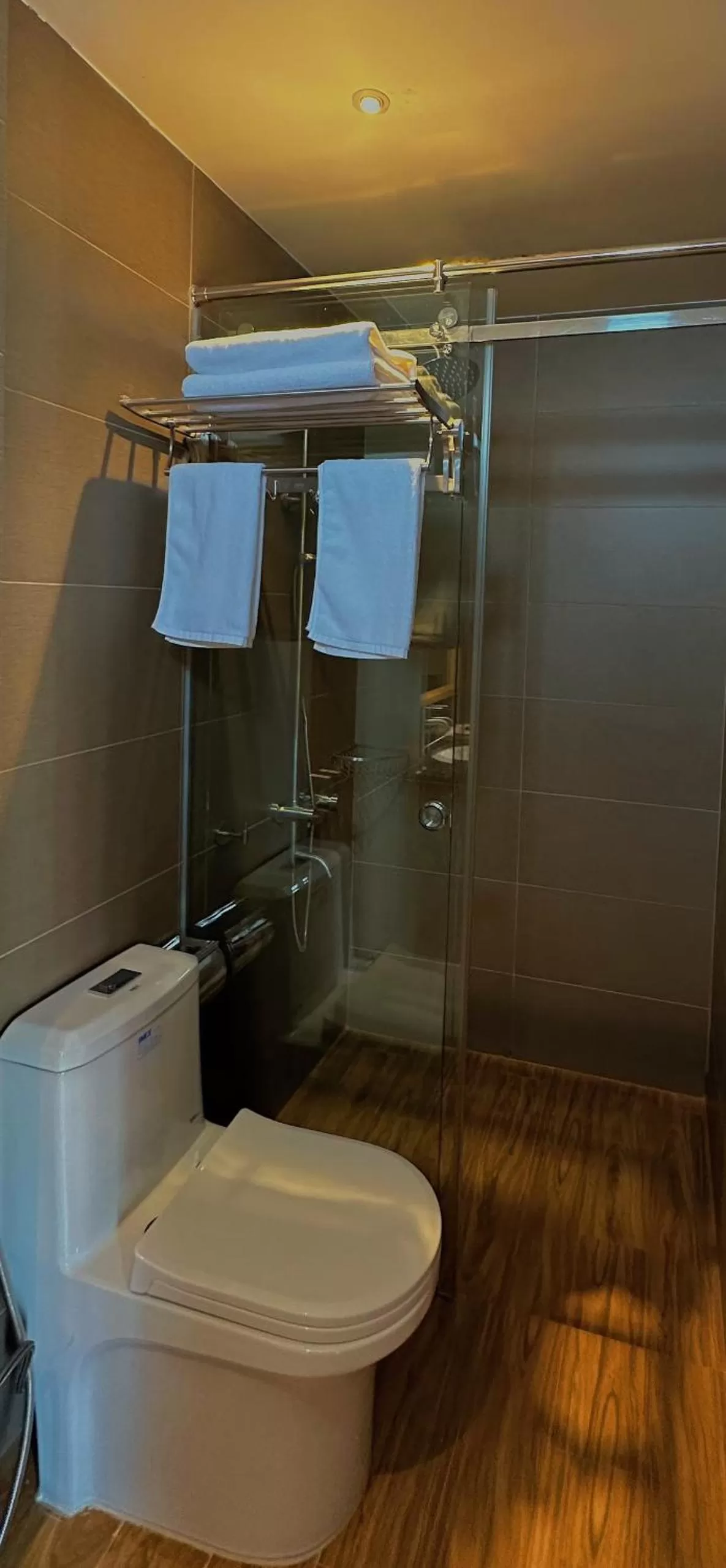 Shower in Haven Hut Hotel