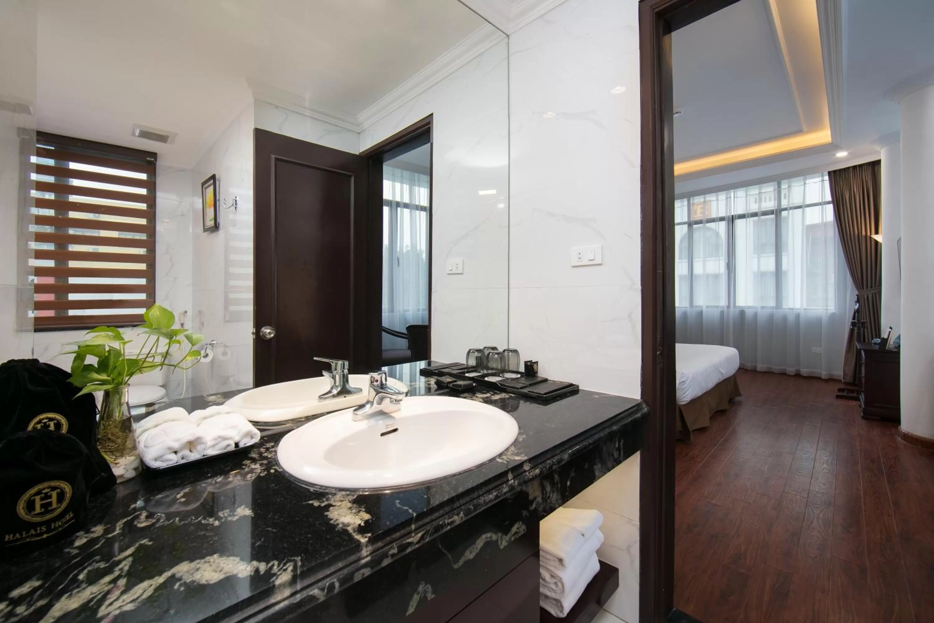 Bathroom in Halais Hotel