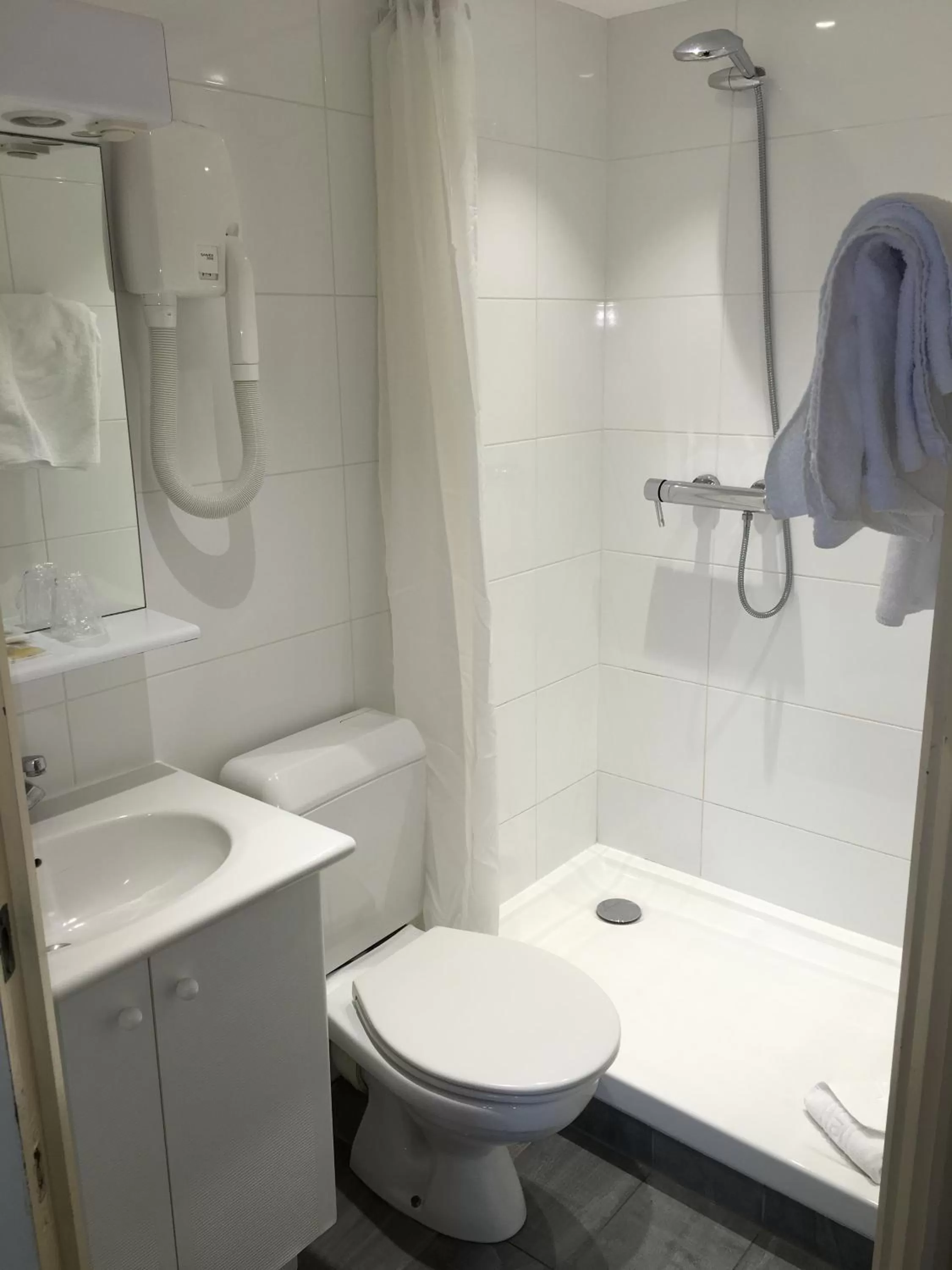 Bathroom in Hotel Antin St Georges