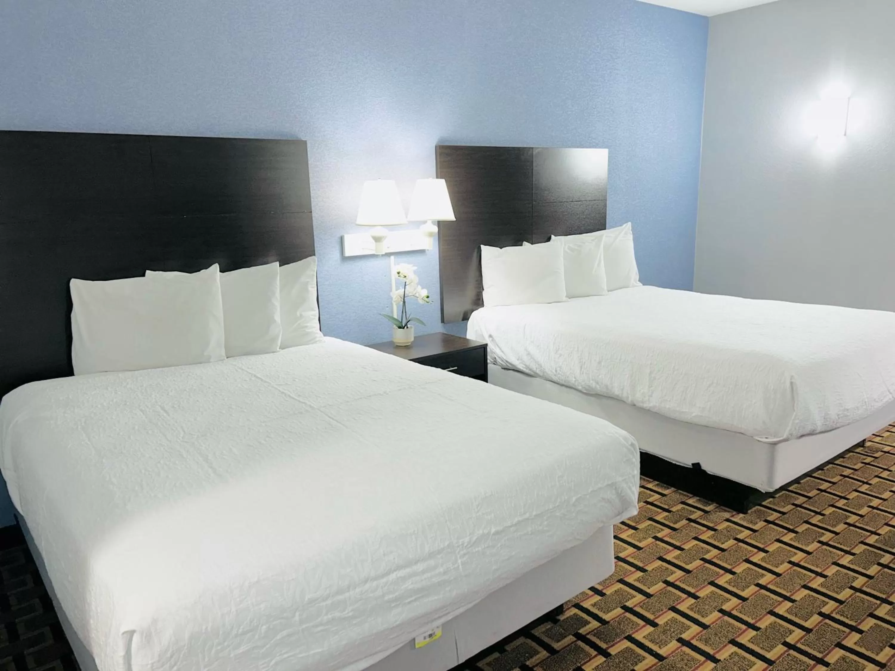 Bedroom, Bed in Days Inn by Wyndham, Glen Allen - Richmond North