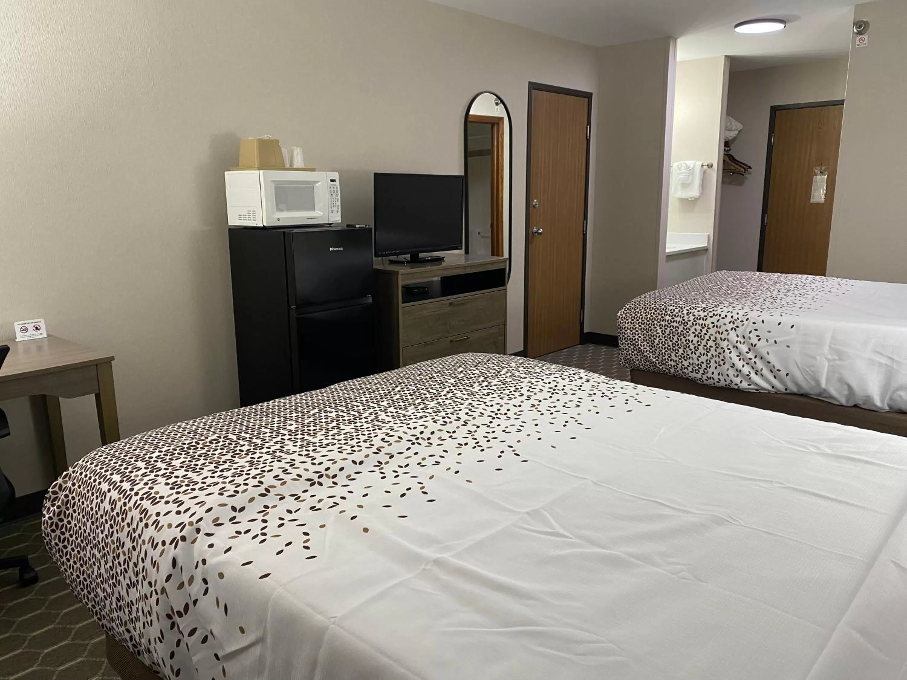 Bedroom, Bed in Dillon Inn