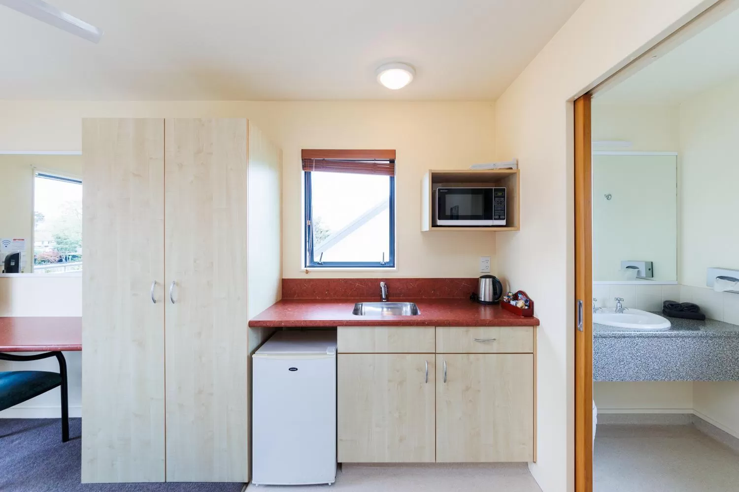 Kitchen or kitchenette in Bella Vista Motel Palmerston North