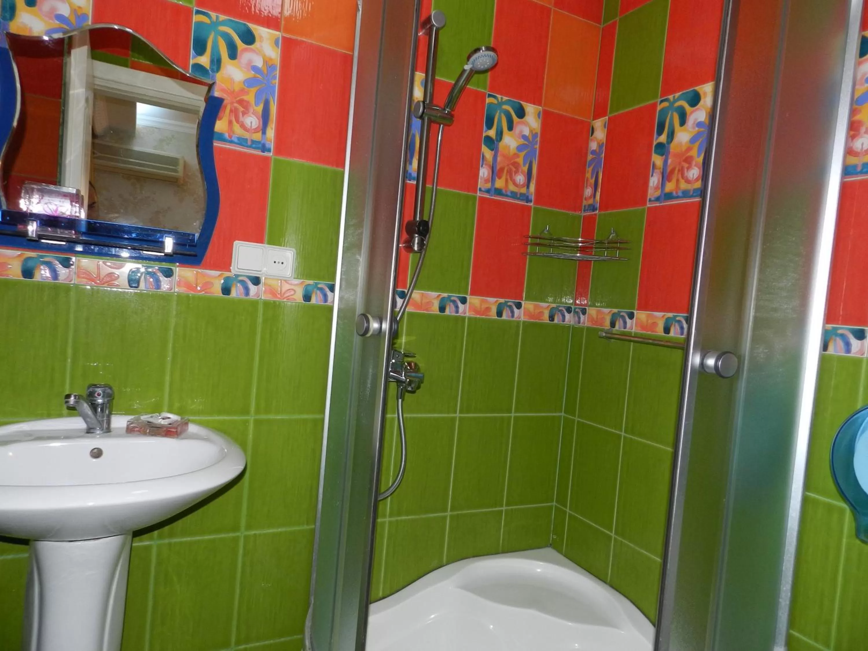 Shower in Hotel Elegant Garden