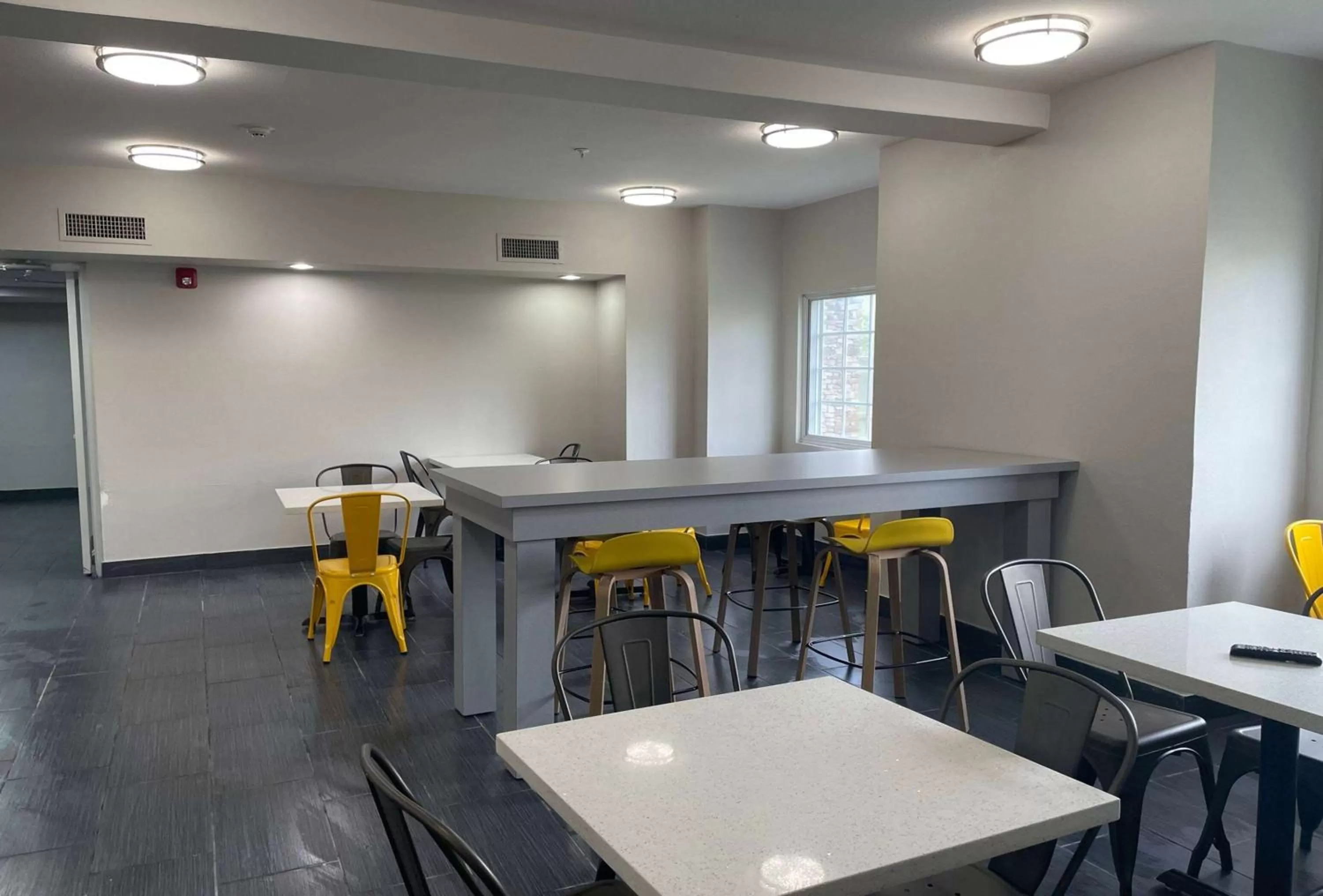 Breakfast in Microtel Inn & Suites by Wyndham Bossier City