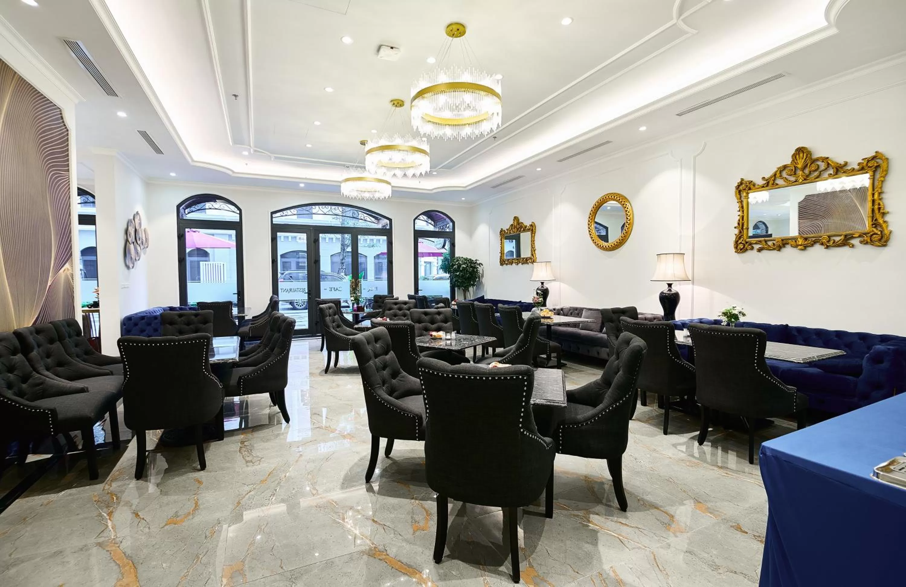 Restaurant/places to eat in The Yen Residences Halong