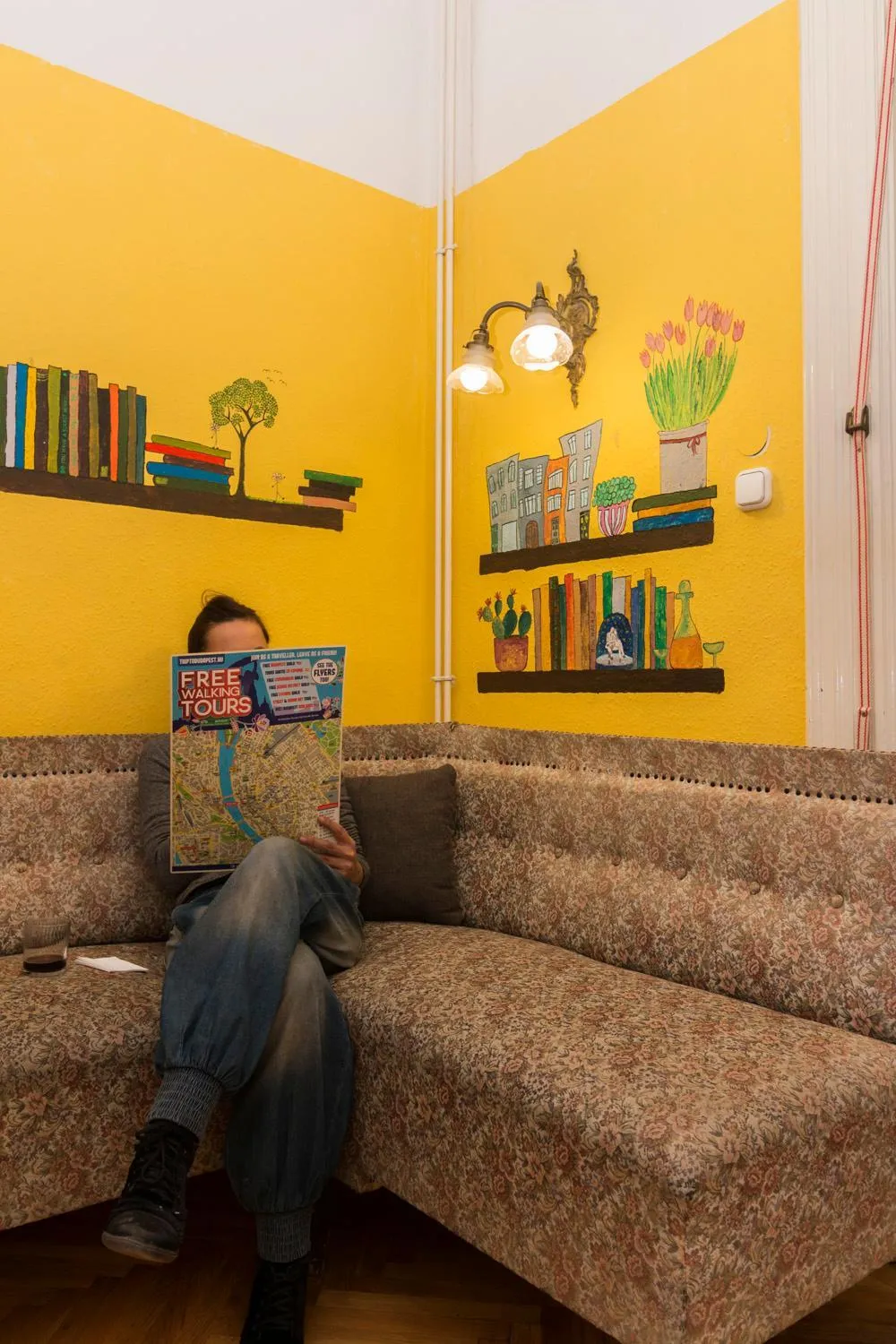 Communal lounge/ TV room in Baroque Hostel & Coworking