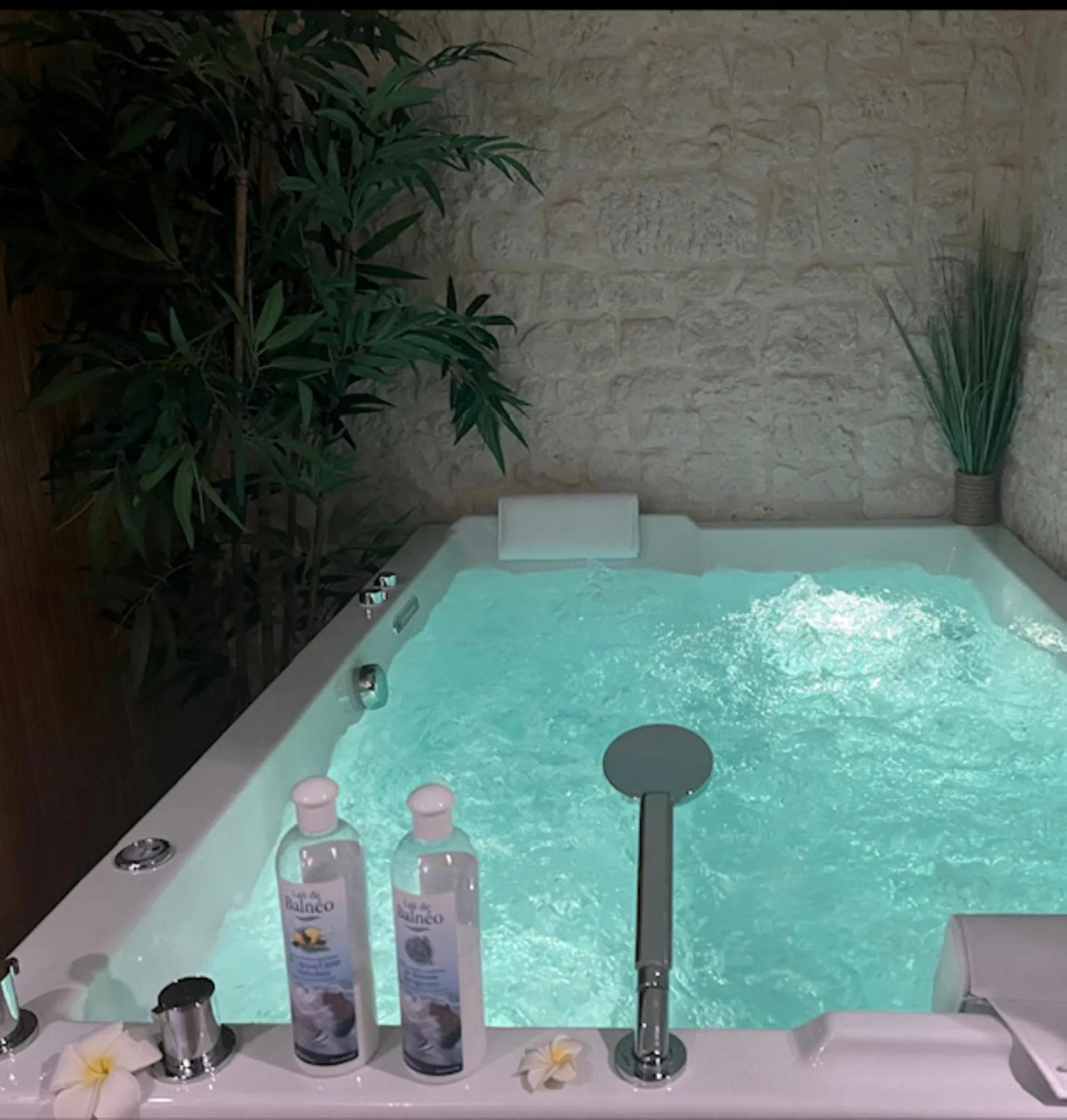 Spa and wellness centre/facilities in Le Trophée Boutique Hôtel Spa- La Loggia Appart'hôtel