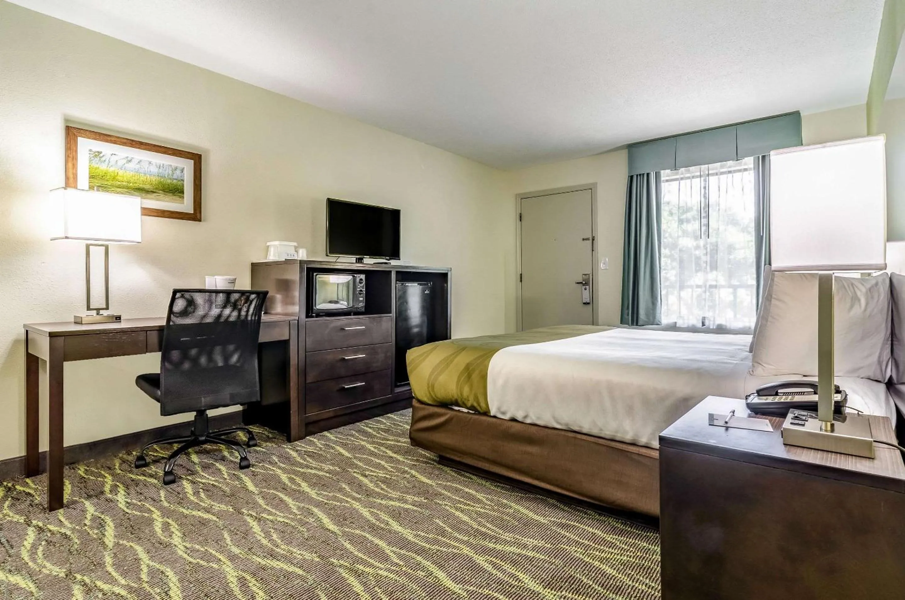 Photo of the whole room, Bed in Quality Inn & Suites Creedmoor - Butner