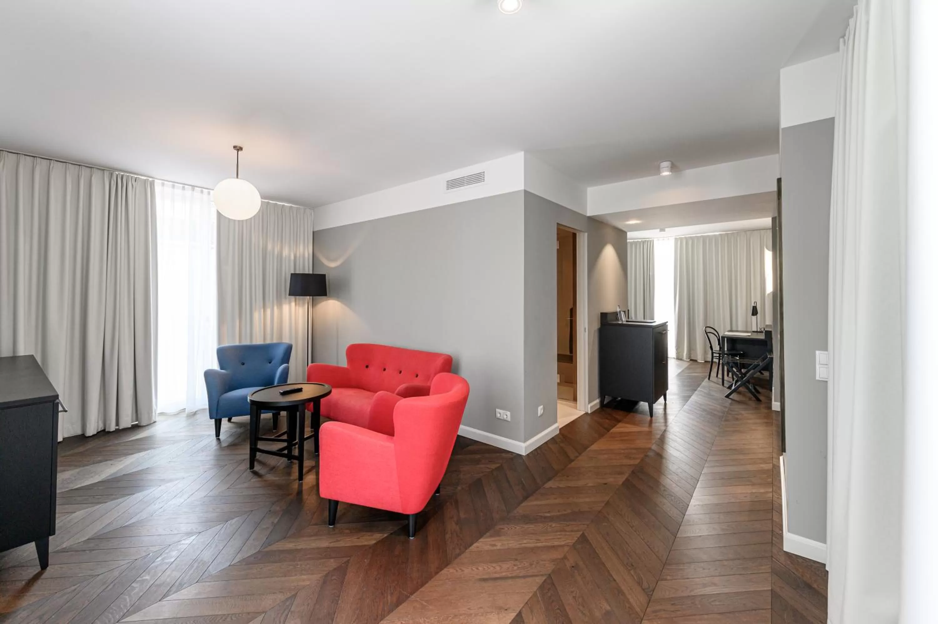 Photo of the whole room in Hotel Caroline