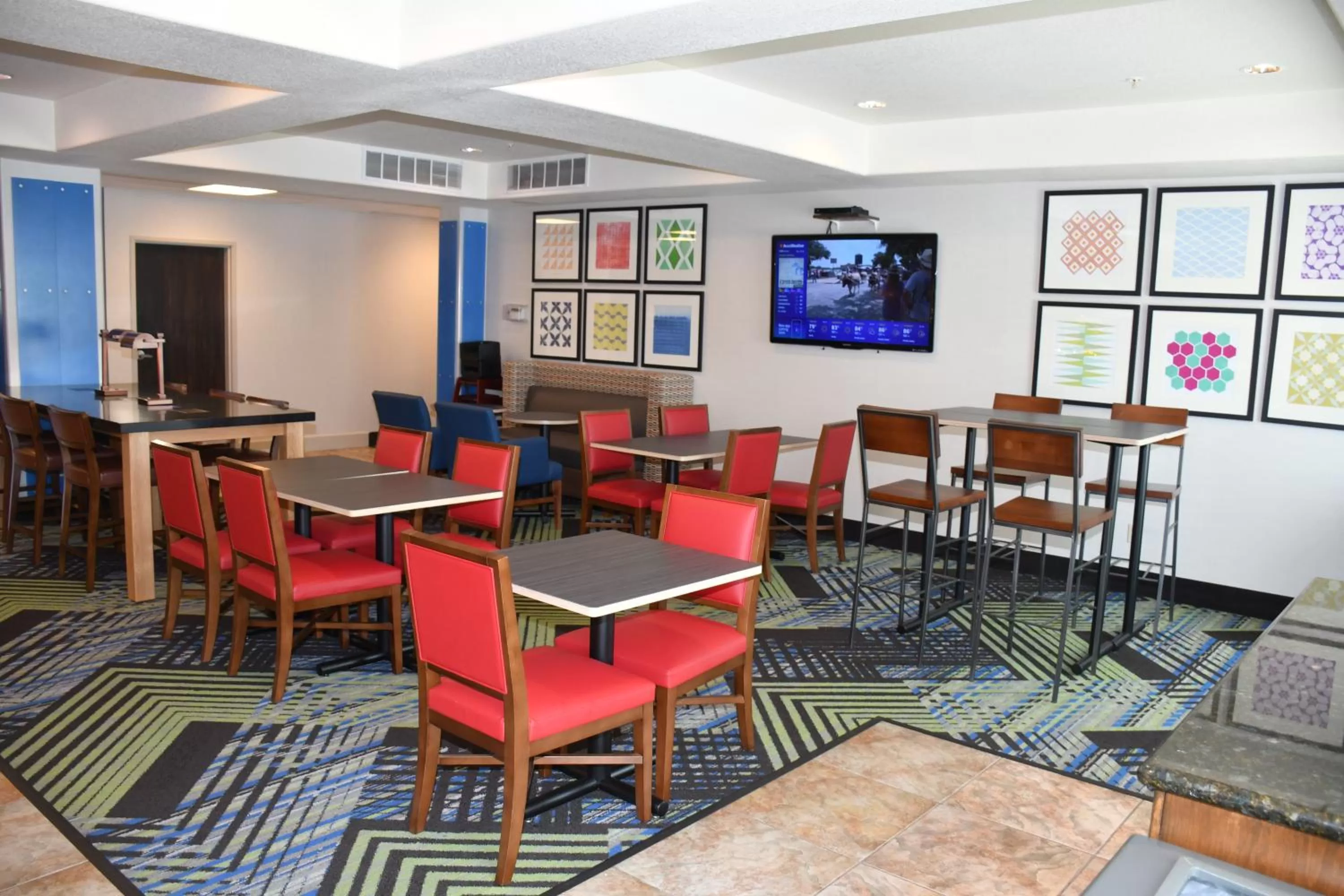 Breakfast in Holiday Inn Express Hotel & Suites Evanston by IHG