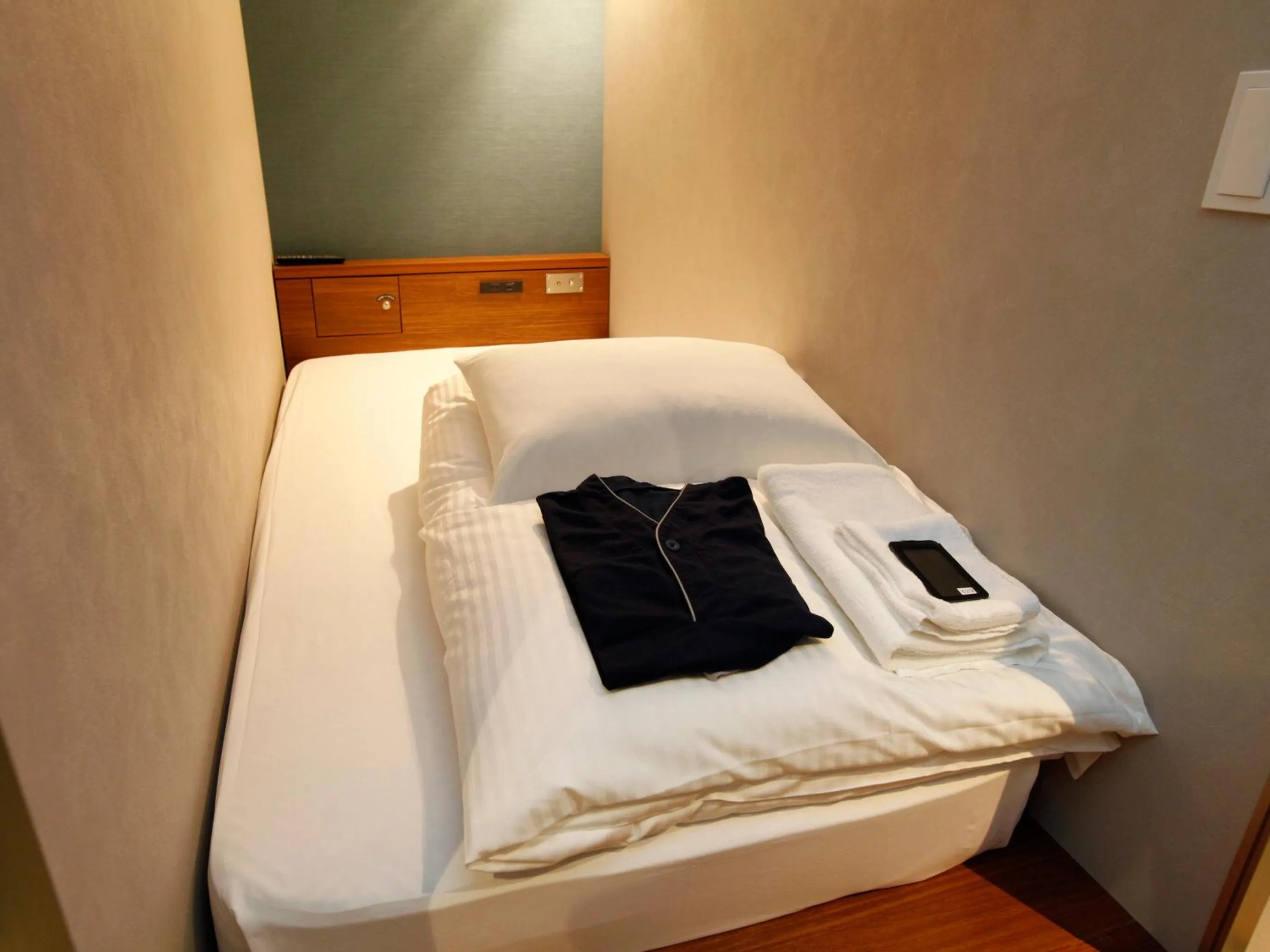 Bed in Gardens Cabin