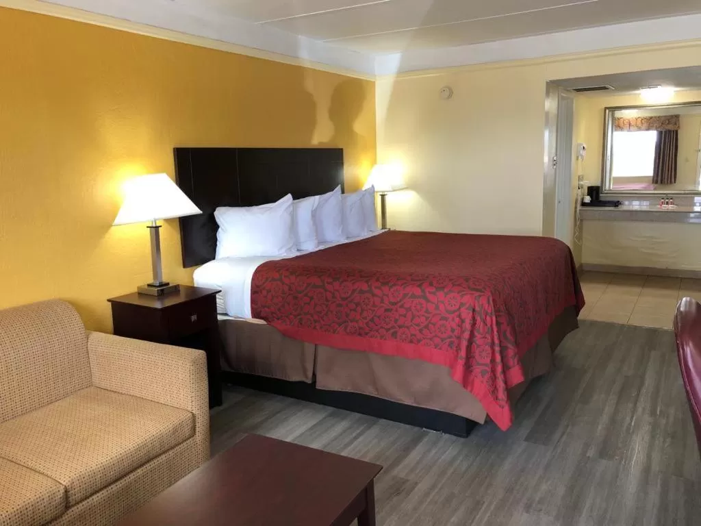 Bed in Days Inn by Wyndham Gainesville