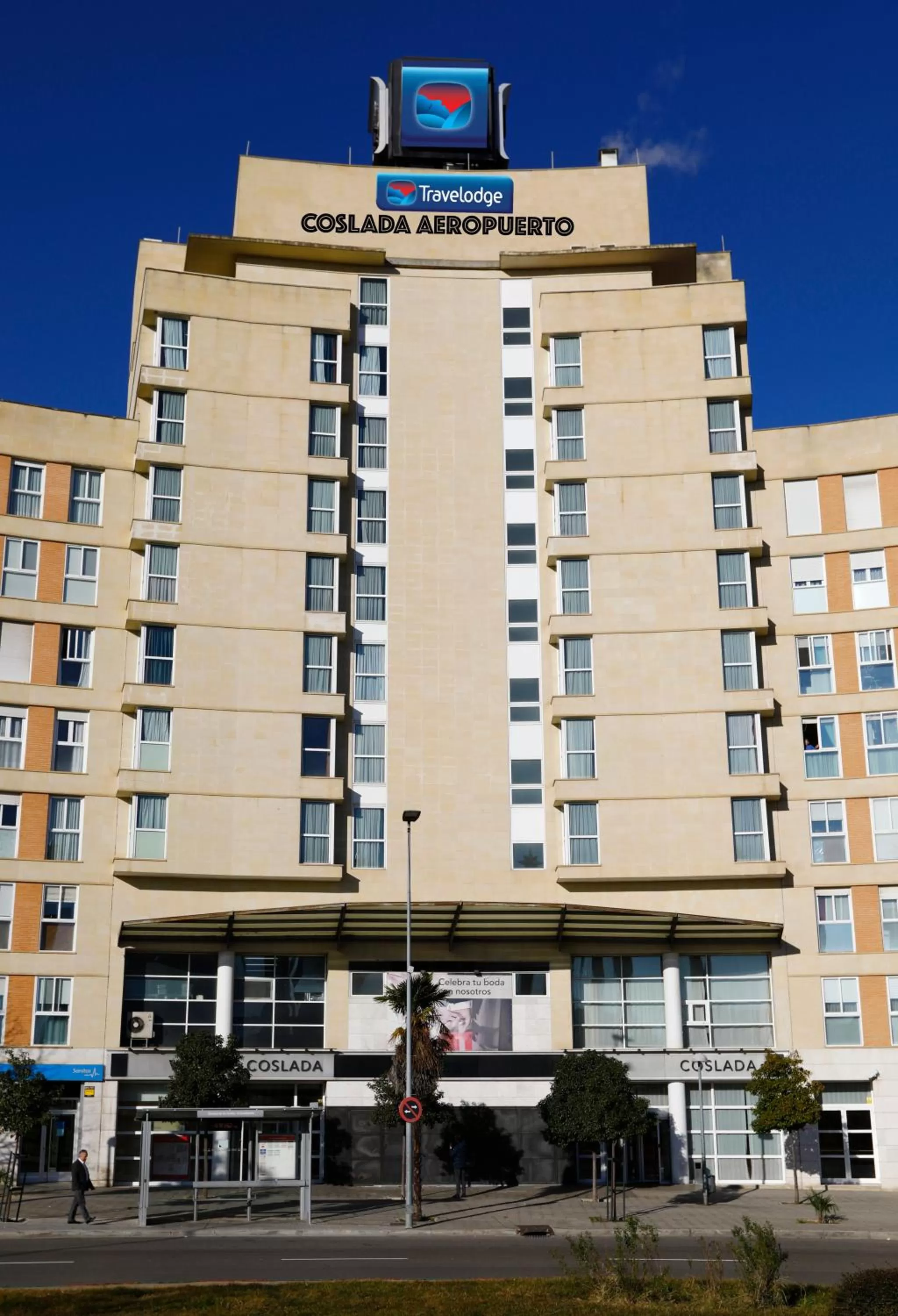 Property building in Travelodge Madrid Coslada Aeropuerto