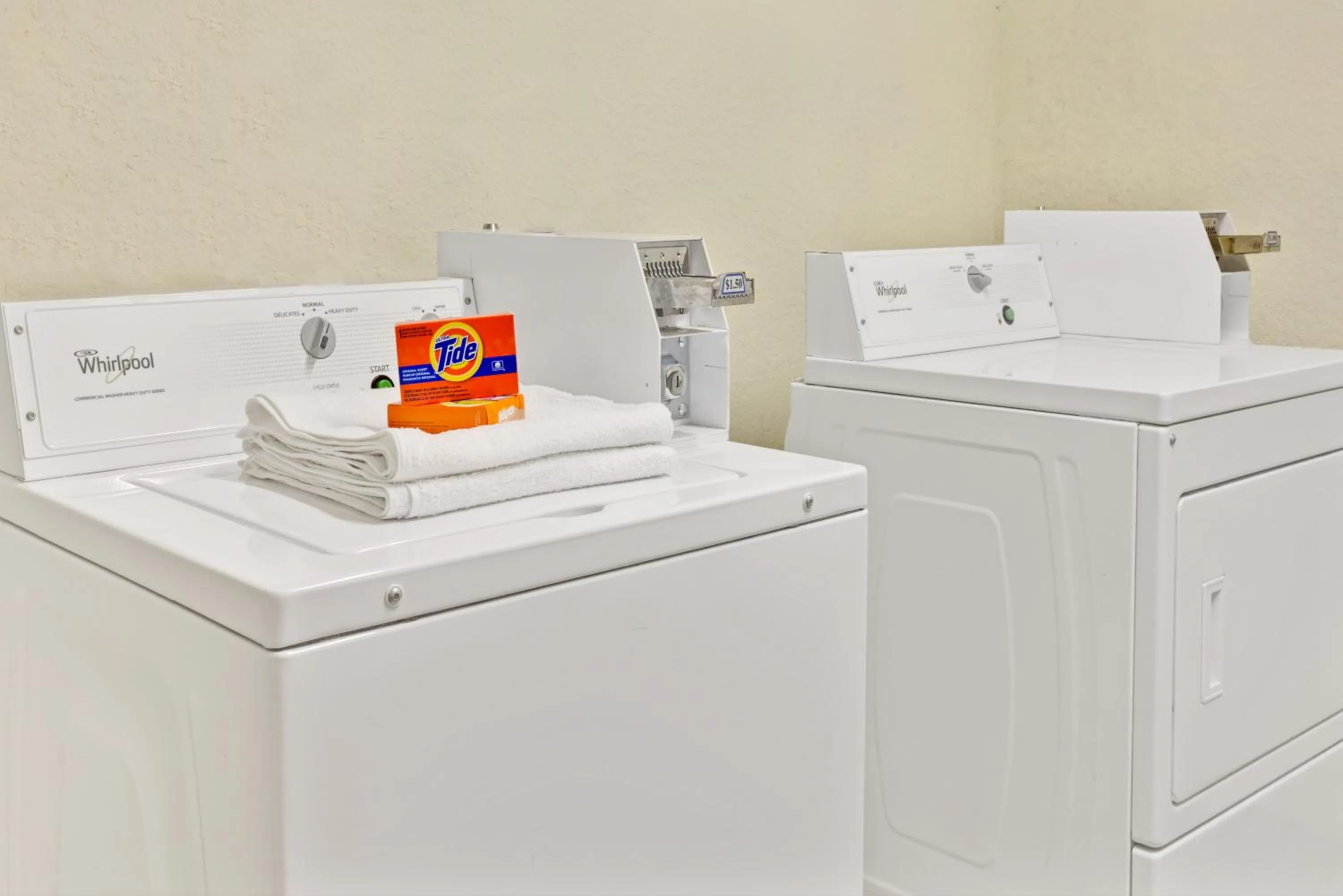 washing machine in Travelodge Suites by Wyndham MacClenny I-10