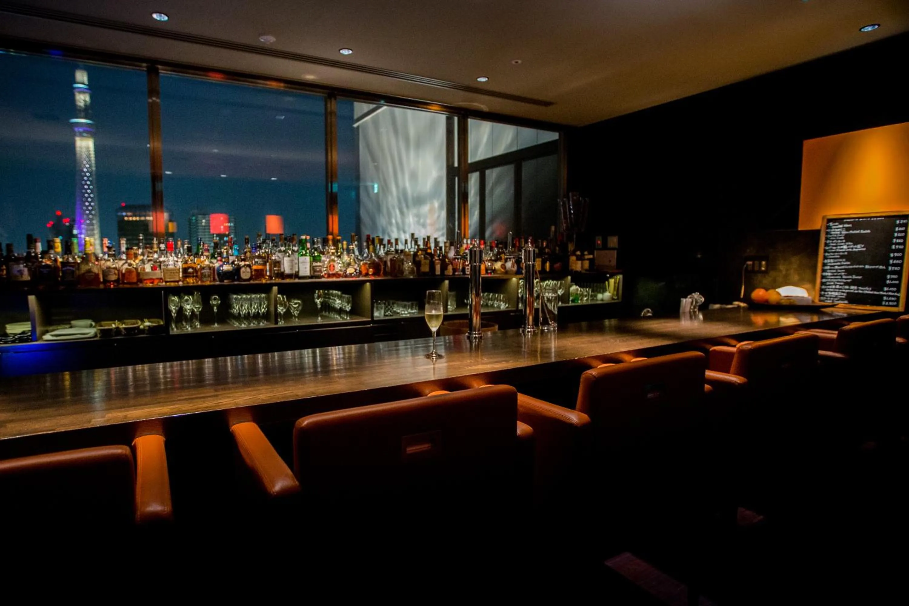 Lounge or bar in The Gate Hotel Kaminarimon by Hulic