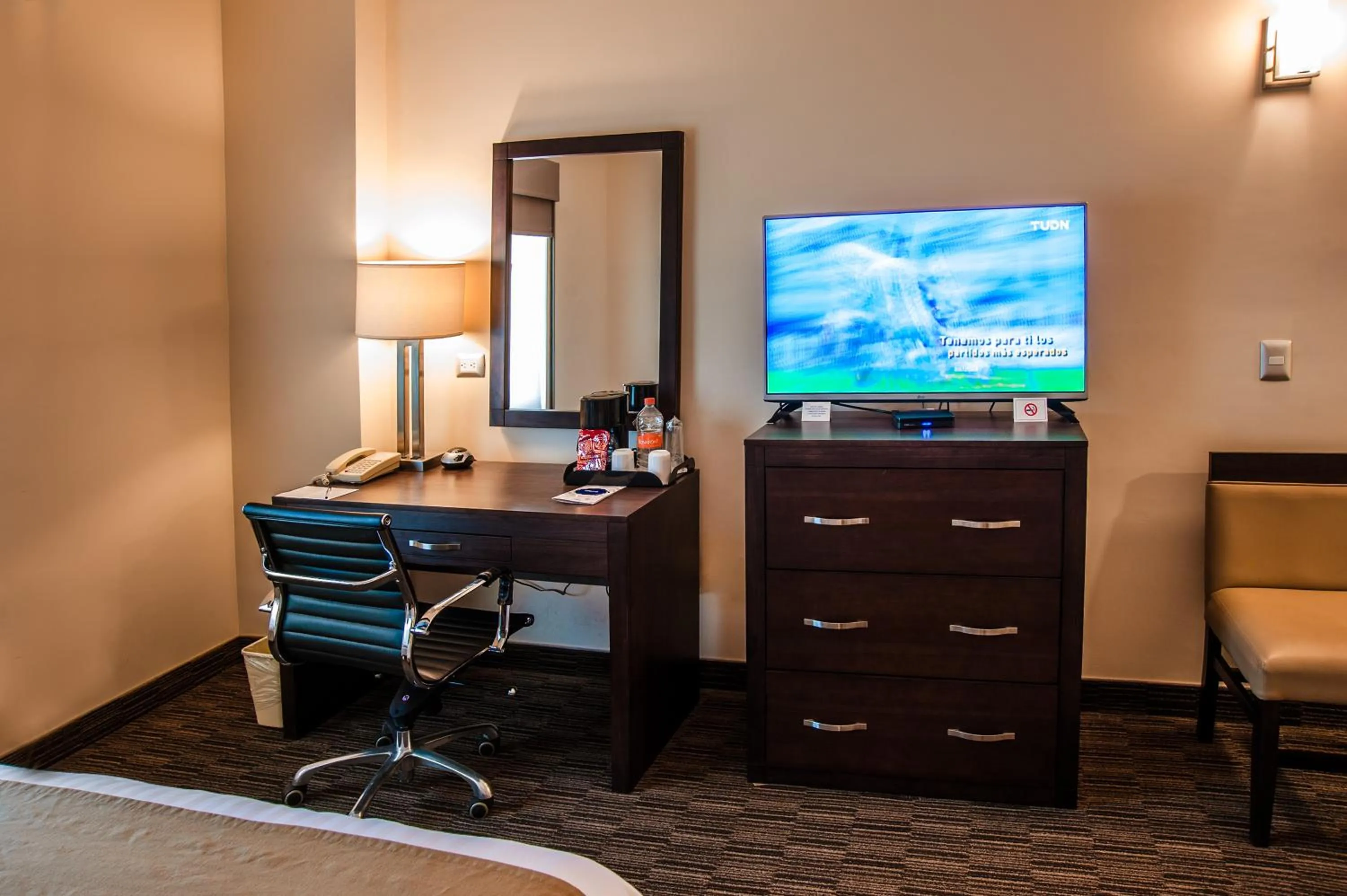 Bedroom in Best Western Plus Chihuahua Juventud