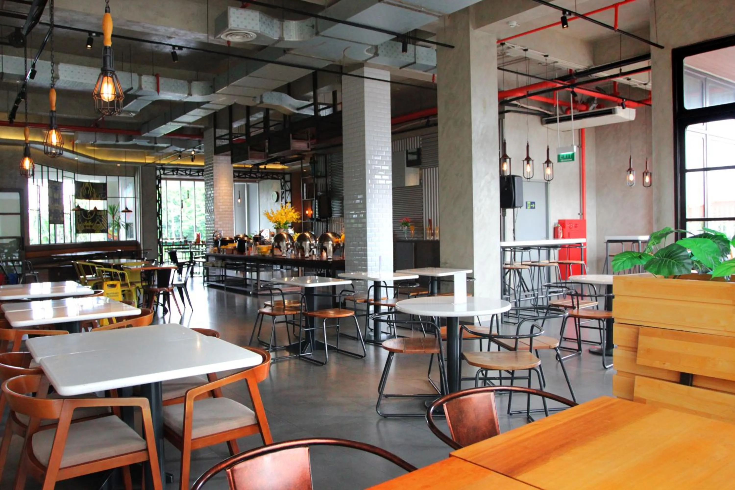 Restaurant/places to eat in Yello Hotel Jemursari