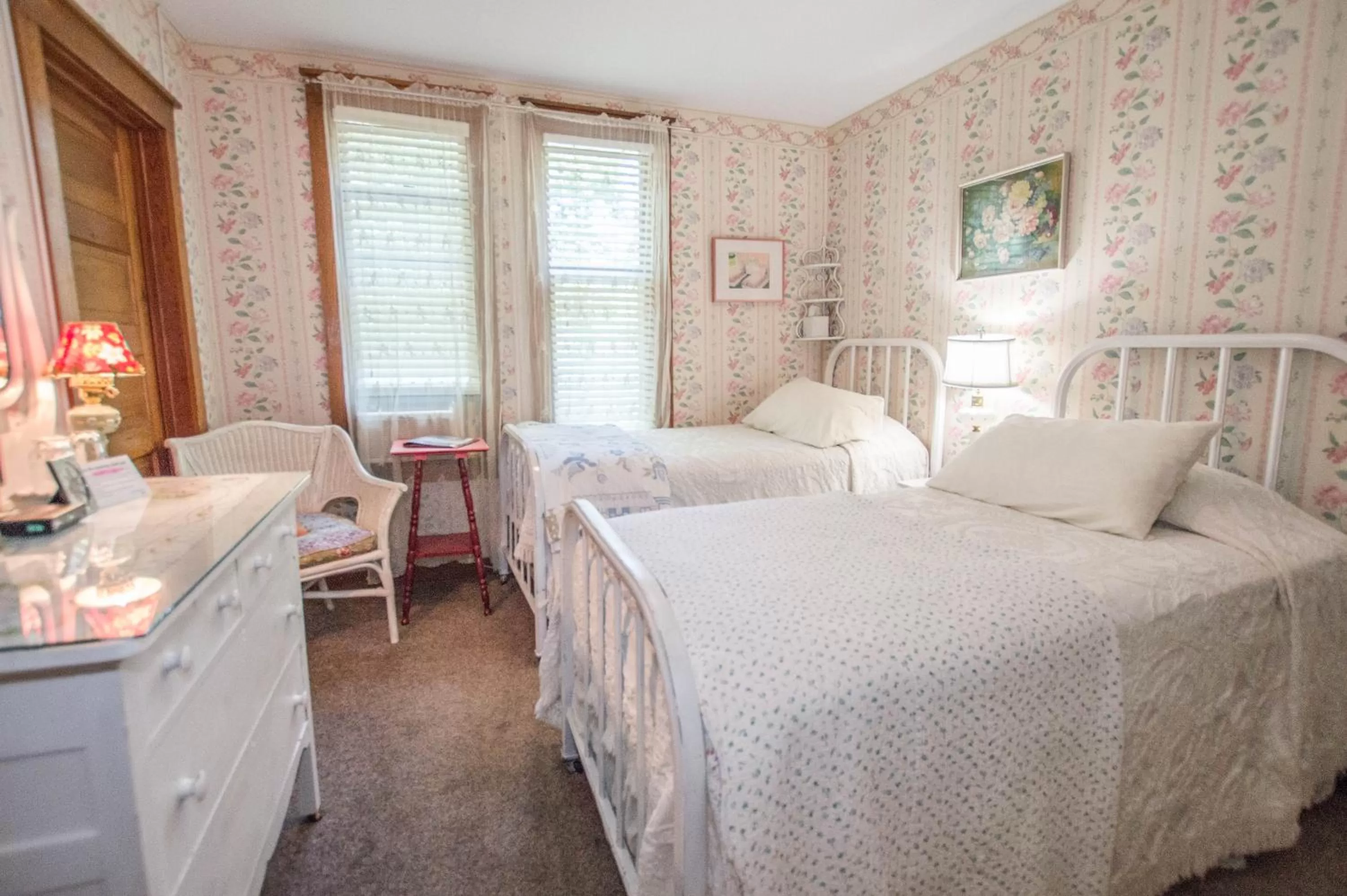 Bed in Terrace Inn and 1911 Restaurant