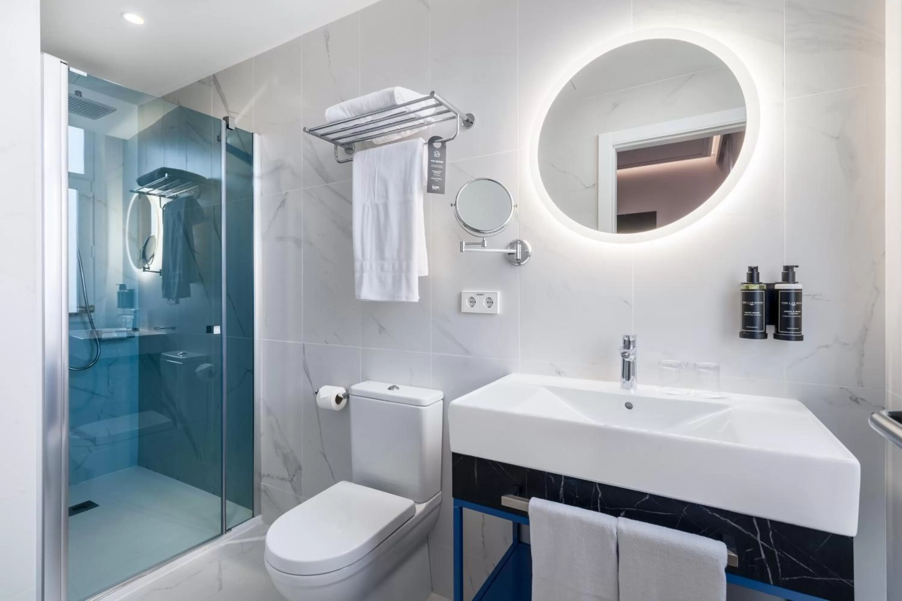 Bathroom in Ikonik Gran Vía