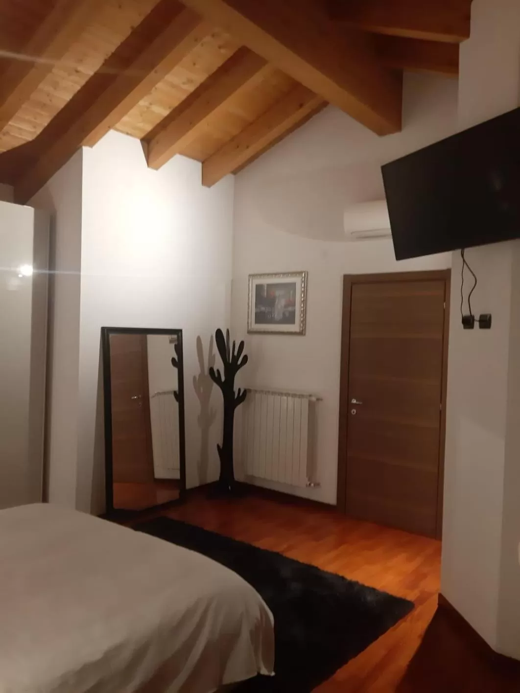 TV/Entertainment Center in Il giardino di Pietro