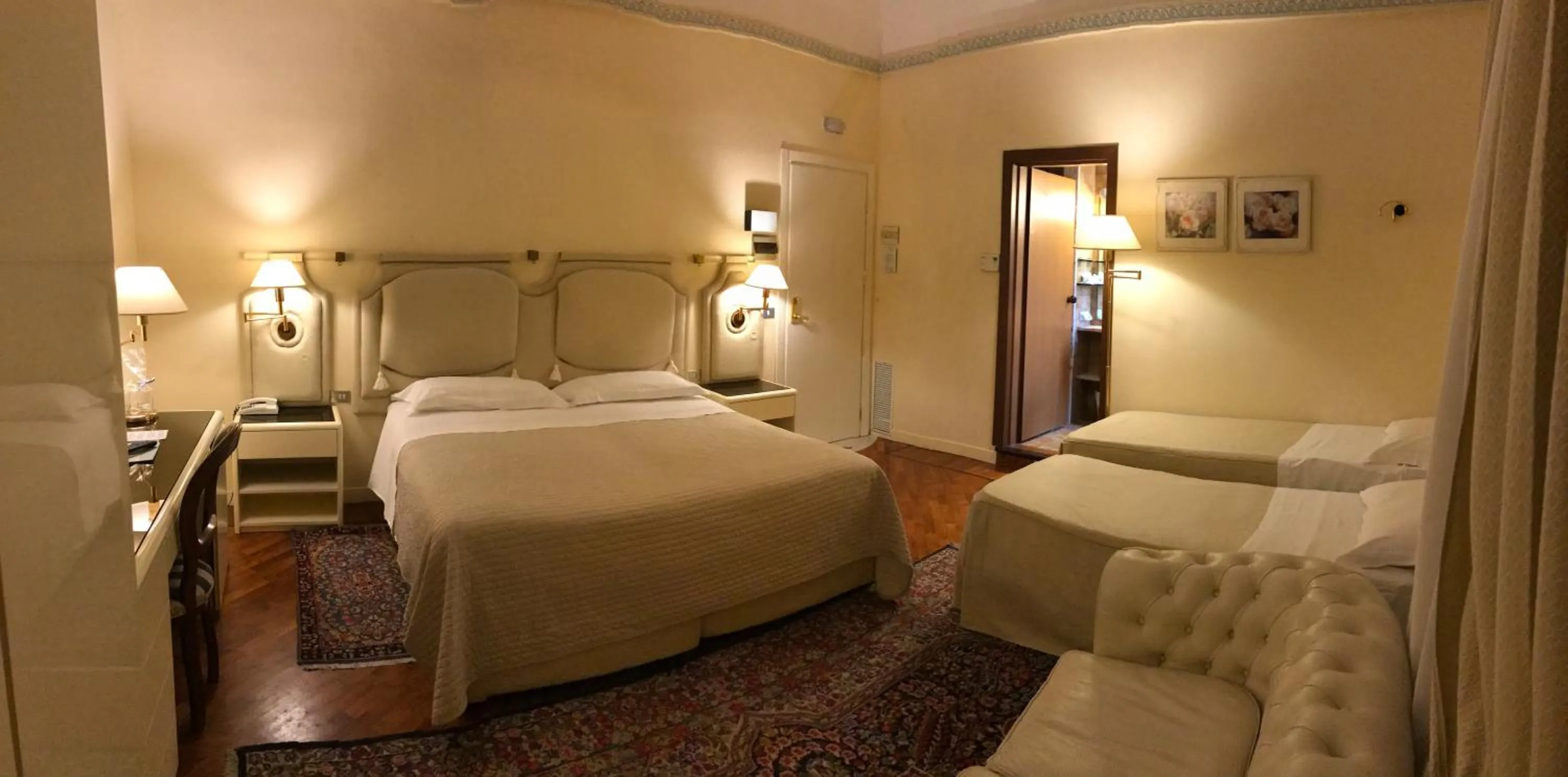 Photo of the whole room, Bed in Grand Hotel Tettuccio