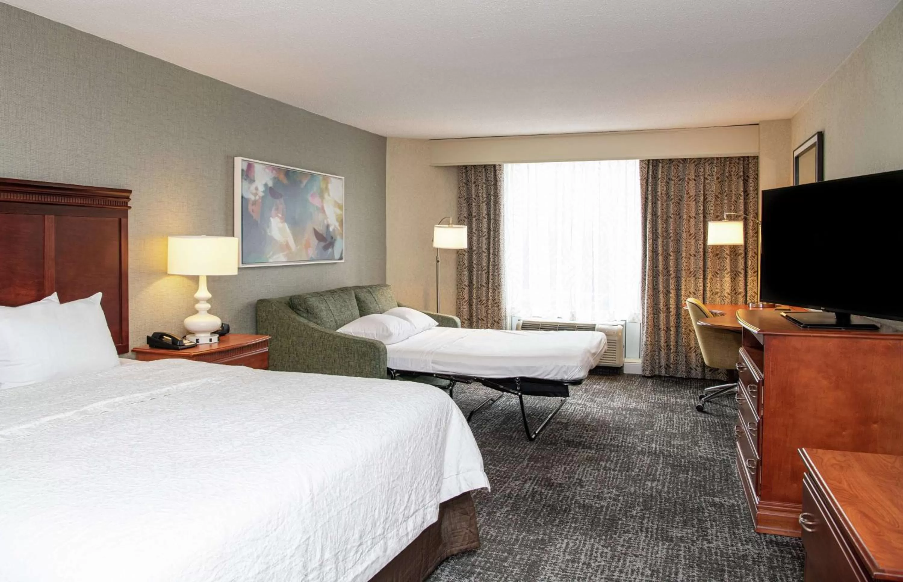 Bedroom, Bed in Hampton Inn Parsippany