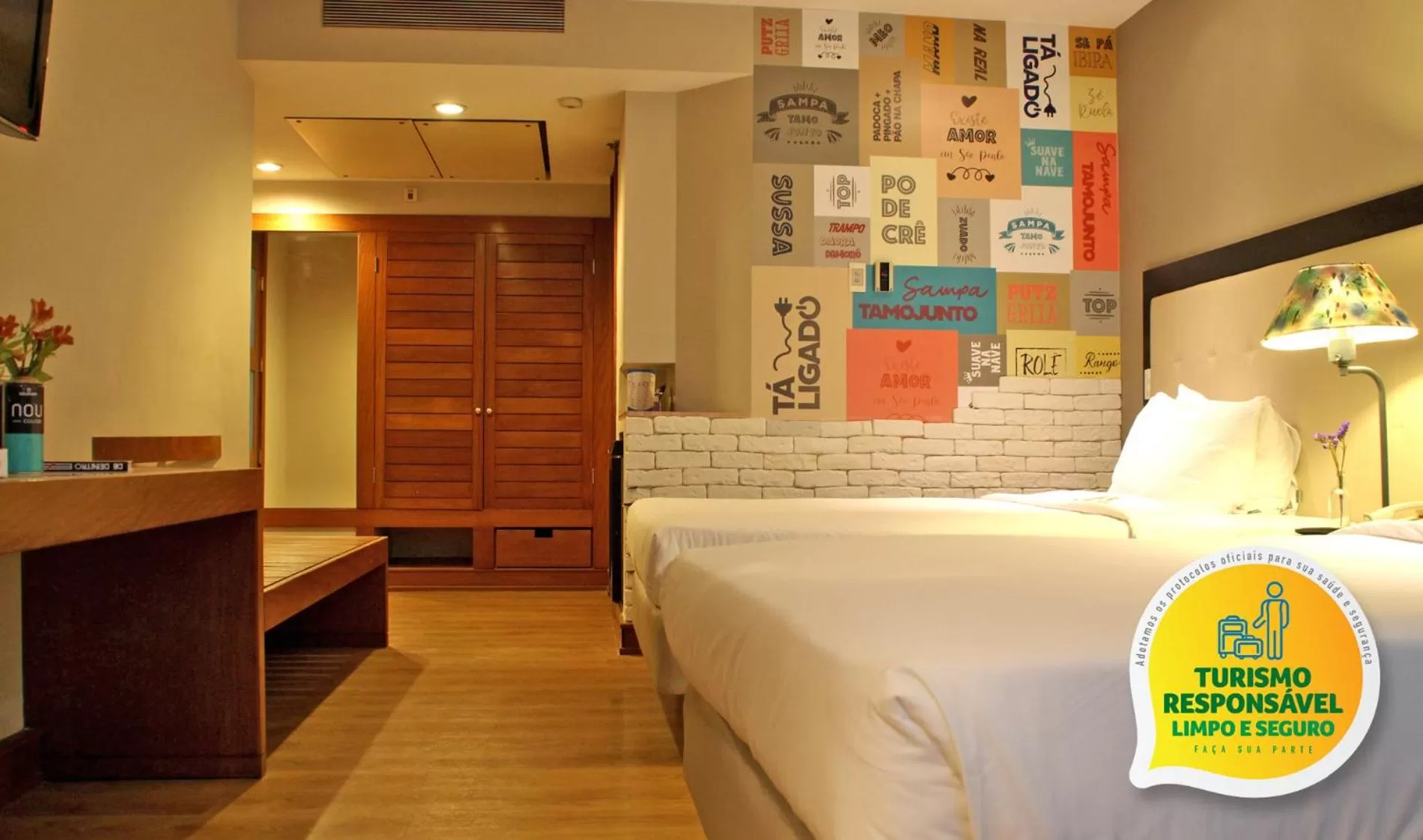 Logo/Certificate/Sign, Bed in Pestana São Paulo