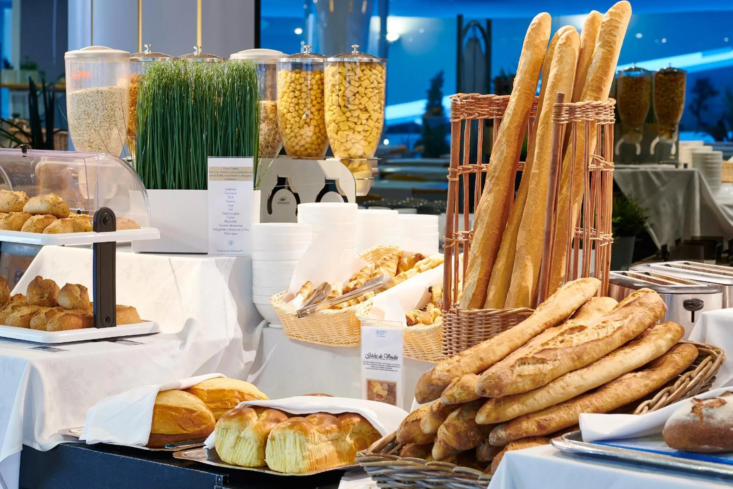 Buffet breakfast in Club Vacances Bleues Les Jardins De l'Atlantique