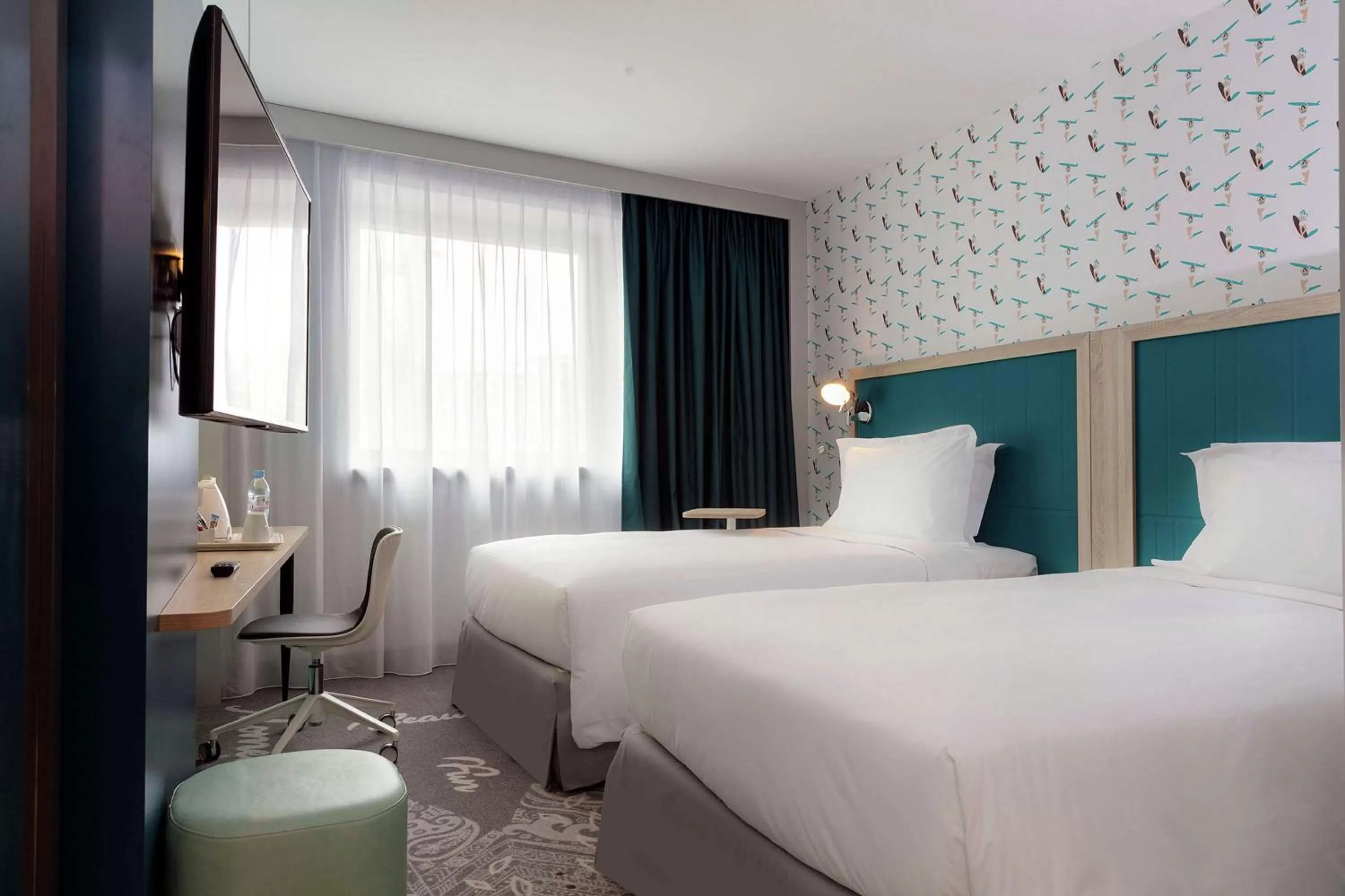Bedroom in Hampton By Hilton Paris Clichy