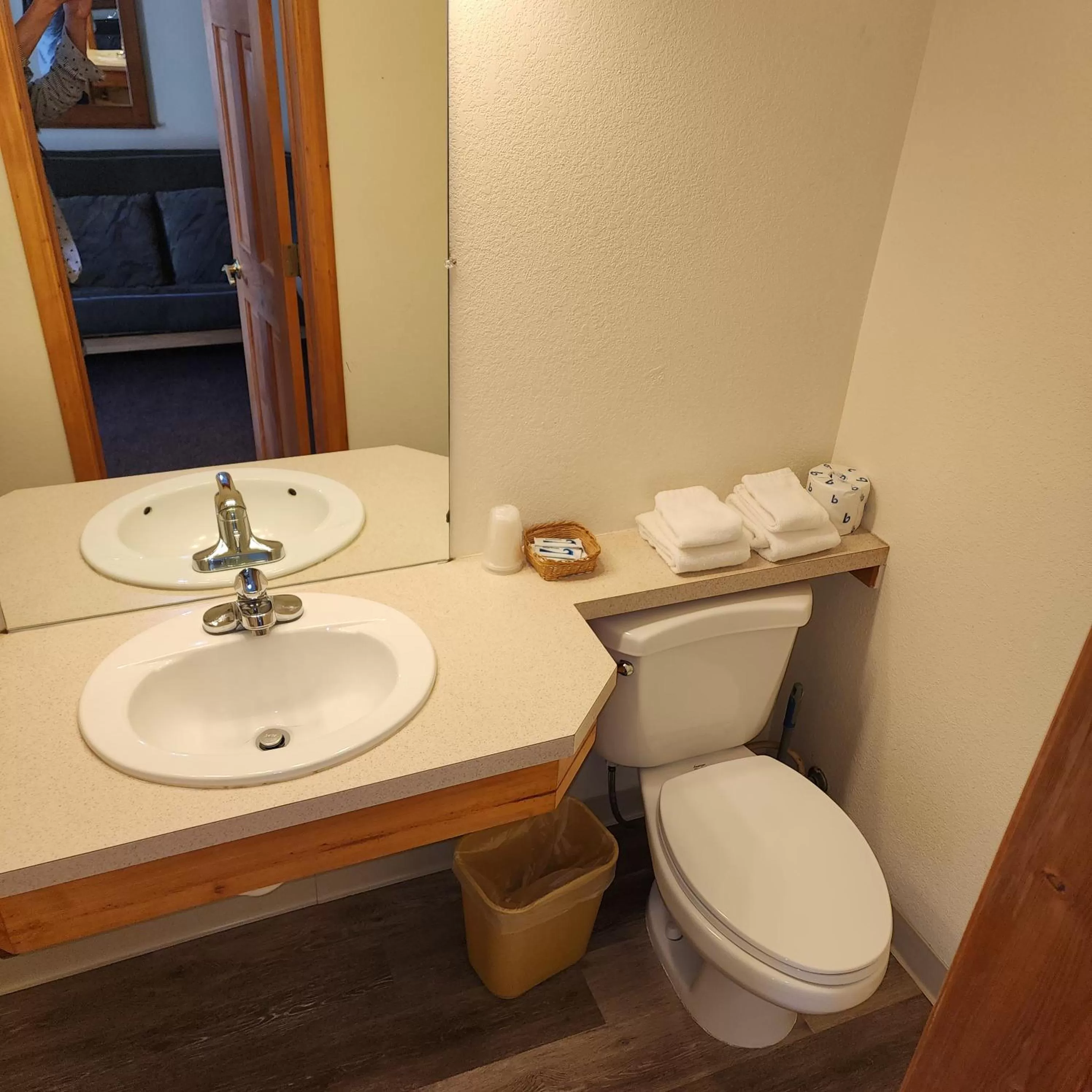 Bathroom in Canyon Motel near Rocky Mountain National Park